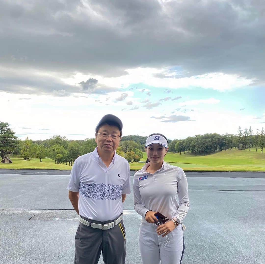 西畑萌香のインスタグラム：「今日は鳩山ゴルフクラブさんでゴルフ場探訪の撮影をしてきました📹✨⛳️ 近日公開です☺️💓  小さい頃からテレビで見ていた北村さんとご一緒させて頂きました🥹嬉しくて写真撮ってもらった🥹🙏🙏」