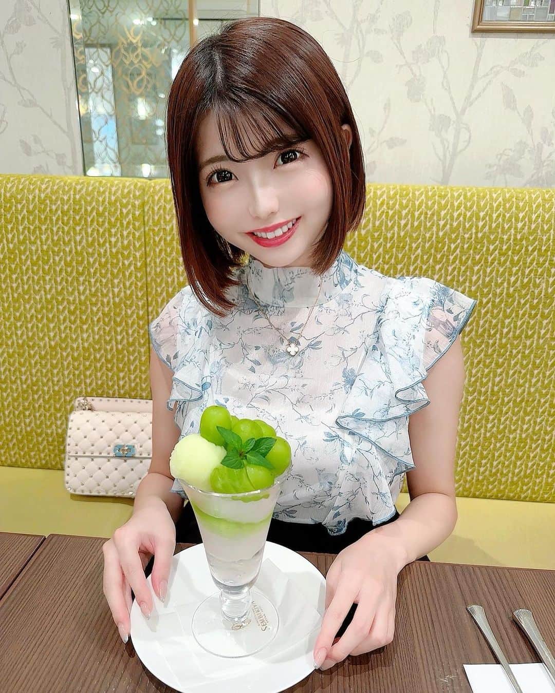ななぷりんさんのインスタグラム写真 - (ななぷりんInstagram)「フルーツパーラーのシャインマスカットパフェ美味しすぎてびっくり🥺💚」10月10日 19時31分 - nana__530