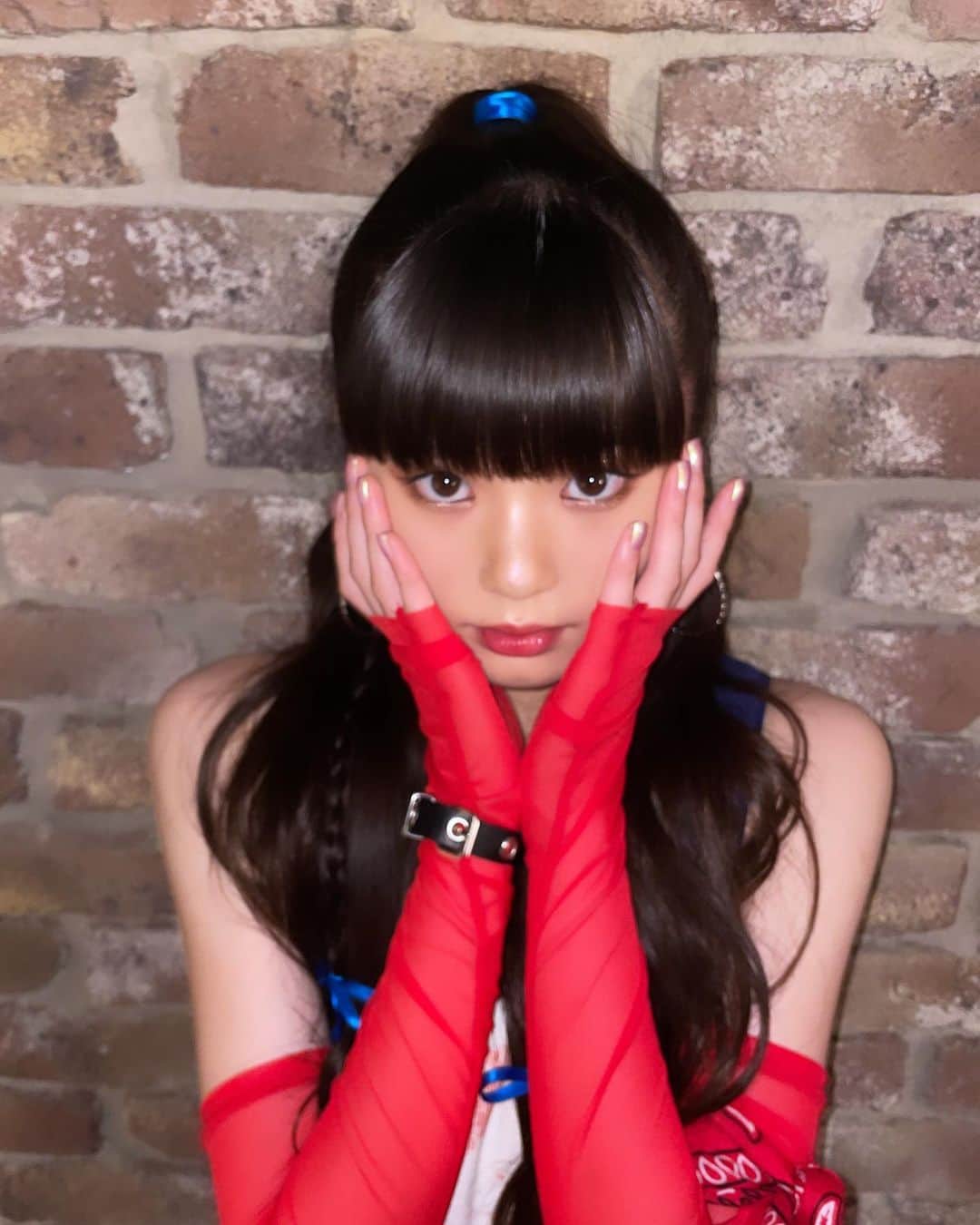 原田都愛のインスタグラム：「#Girls2LIVETOUR2023_activate の衣装めっちゃ可愛くてお気に入りです！いつも髪型ファンのみんながお揃いにしてくれるので、今回もずっと同じ髪型にする！ よかったらお揃いにしてみてね！」