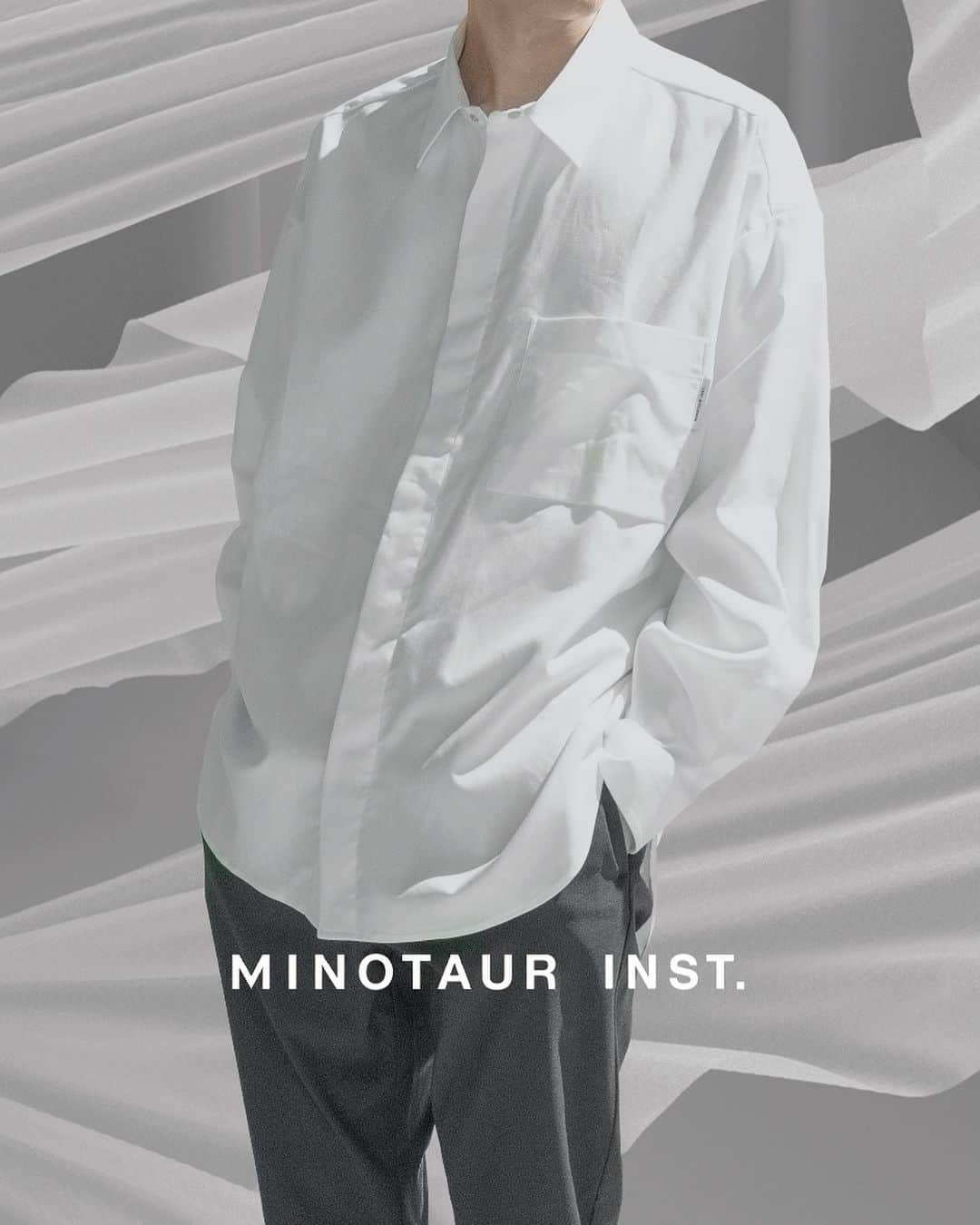 ミノトールのインスタグラム：「MINOTAUR INST. WASHI SHIRTS  FUNCTION: ANTI BACTERIAL DEODORIZATION QUICK DRYING WATER ABSORPTION  Production : Made in Japan Material : Made in Japan  和紙布は、皮膚周辺及び室内空気の浄化作用、解毒作用、化学繊維と組み合わせた際の静電気が発生しない事や、何よりもヒトとの生体親和性が良く体調維持にとても大切な役割を果たしてくれる。 更に夏は涼しく、冬は暖かいオールシーズン素材。 リラックスシルエットで和紙布独特の風合いがあり、機能性豊富なポテンシャルの高いテクニカルシャツ。 天然素材とテックの融合により、ドライタッチで軽量 / 吸水速乾 / 消臭 / 抗菌機能の、リラックススマートシャツ  Washi cloth has a purifying effect on the skin and indoor air, a detoxifying effect, does not generate static electricity when combined with chemical fibers, and above all, has good biocompatibility with humans and plays a very important role in maintaining physical condition. . Furthermore, it is an all-season material that is cool in the summer and warm in the winter. A technical shirt with a relaxed silhouette and the unique texture of Japanese paper cloth, and a high potential for functionality. A relaxing smart shirt that is dry to the touch, lightweight, absorbs water, dries quickly, deodorizes, and has antibacterial functions by combining natural materials and technology.  #minotaur_inst #minotaurinst #minotaur #ミノトールインスト #ミノトール #functional #comfortable #miyashitapark #tech #techwear #テック #relaxsmart #リラックススマート #relaxsmartwear #リラックススマートウェア #washi #和紙 #unisex #ユニセックス」