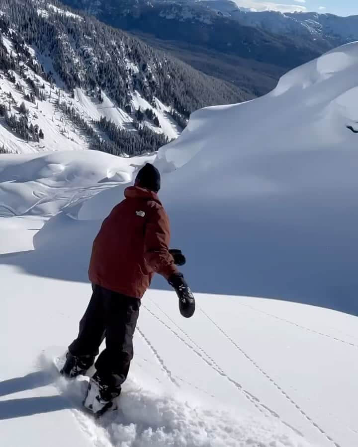 のインスタグラム：「Skullcandyアスリート @blakepaul と @brown_cinema クルー💀 スノボーシーズンが待ち遠しい🏂」