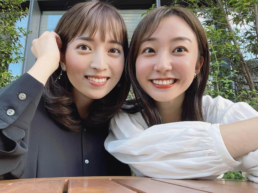 杉原凜さんのインスタグラム写真 - (杉原凜Instagram)「新名真愛ちゃん(@shimmyomai )。まいころ🫶 なんだかよくわからないけど私の腕を持ち上げてくれました。なにこれ😂 学生のころからこんなかんじです。笑」10月10日 19時35分 - sugihara_rin