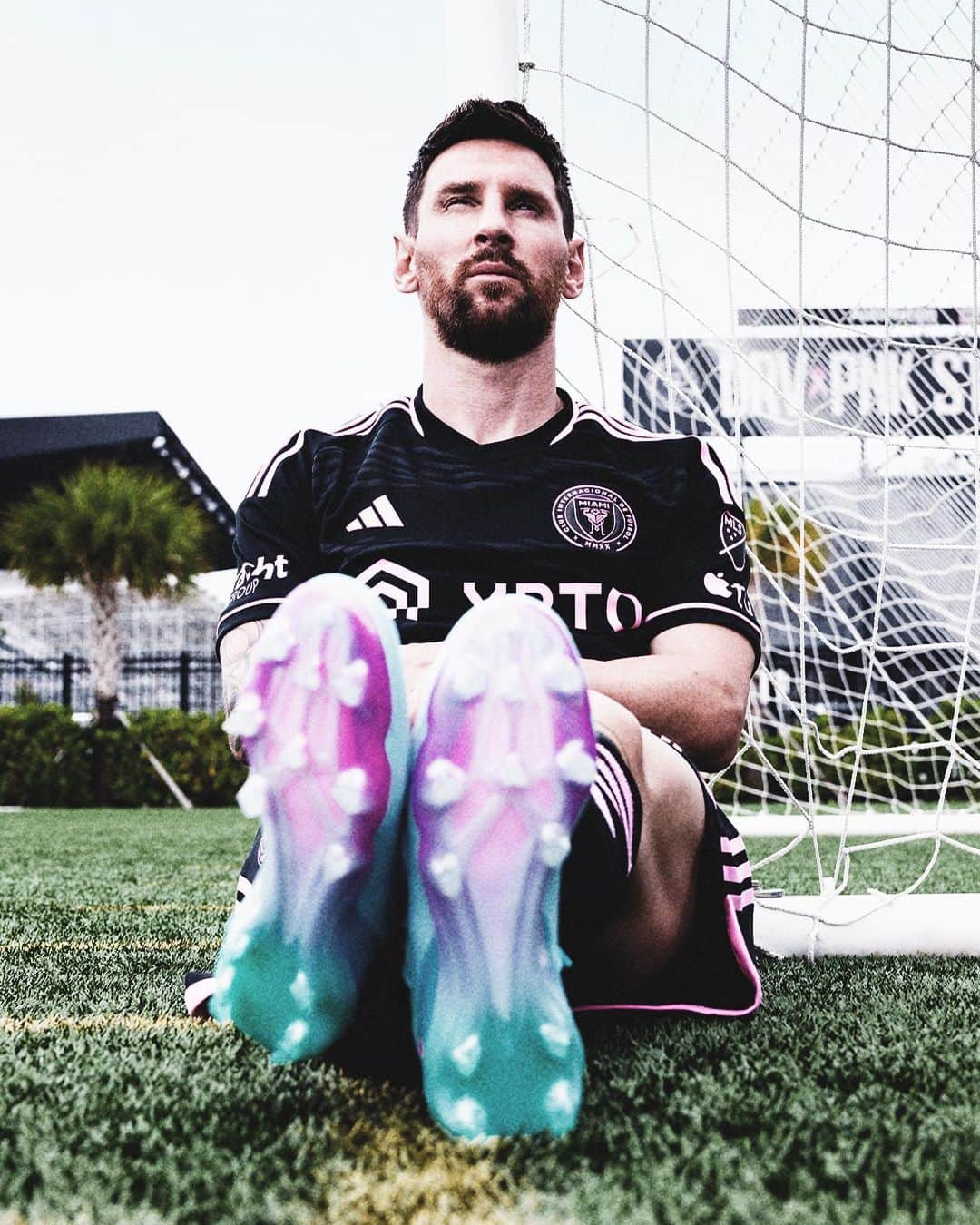 adidas Footballさんのインスタグラム写真 - (adidas FootballInstagram)「🔟/🔟  a day. a number. the goat.   we introduce from today that 10/10 is officially Messi Day. stay tuned for what's to come. you’re not ready」10月10日 19時39分 - adidasfootball
