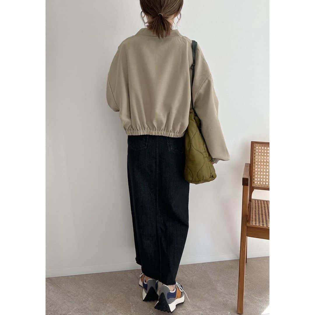 selectshop amieさんのインスタグラム写真 - (selectshop amieInstagram)「フロントスリットデニムスカート / black  ¥7990-  【Sサイズ】 ウエスト　約29cm 着丈　約85cm ヒップ　約43cm  【Mサイズ】 ウエスト　約31cm 着丈　約85cm ヒップ　約44cm  【Lサイズ】 ウエスト　約33cm 着丈　約85cm ヒップ　約45cm  約500枚売れた フロントスリットデニムスカートのブルーと同型のブラックデニムバージョンが入荷しました🤝🏻💓お客様からたくさんの嬉しいお言葉をもらえるデニムスカートです🥹 低身長でお洋服にお悩みの方 ぜひお試しください☺️💓🤝🏻  ---✂︎-----✂︎-----✂︎--- 低身長向けのお洋服 販売しております❤︎ @amie__1201  ぜひフォローお願いします☺︎ ---✂︎-----✂︎-----✂︎---  #低身長コーデ #低身長 #低身長ファッション #低身長女子 #低身長ママ  #プチプラコーデ #150cmコーデ #30代コーデ #おちびコーデ #148cmコーデ #149cmコーデ  #春コーデ #春服 #小柄コーデ #小柄女子 #小柄ファッション #小柄ママ #大人女子コーデ #低身長大人女子 #アラフォーママ #アラフォーコーデ」10月10日 19時43分 - amie__1201