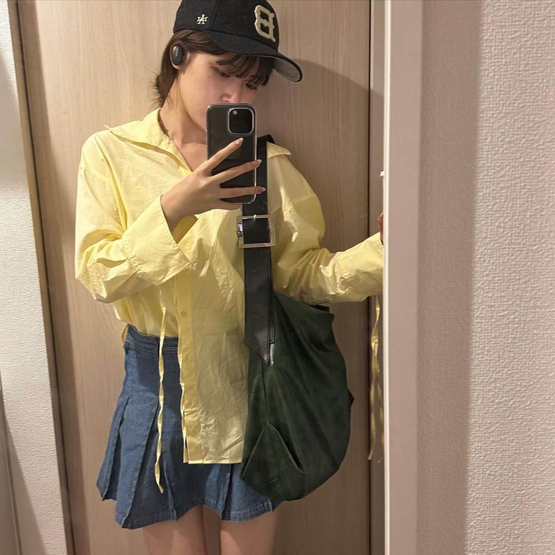 小林花南さんのインスタグラム写真 - (小林花南Instagram)「またシャツしわっしわ👔 コーデ組むのたのしすぎるんですけど＾＾」10月10日 19時44分 - 0i_.flower