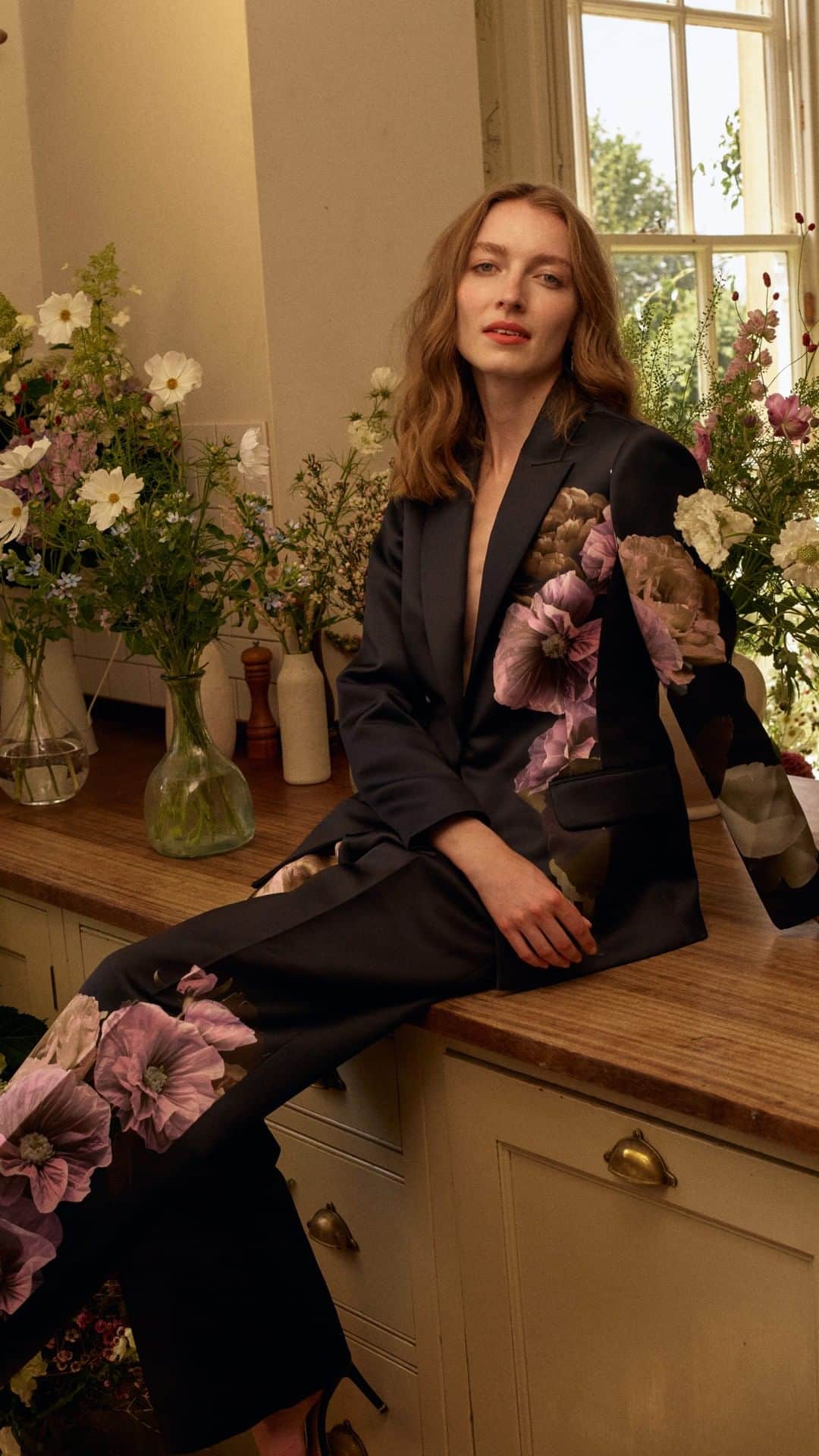 Ted Bakerのインスタグラム：「Here's to a blooming good season.  #TedBaker #AGrandGoodTime」
