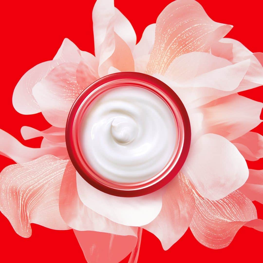 SK-II's Official Instagramさんのインスタグラム写真 - (SK-II's Official InstagramInstagram)「Reduce and prevent Aging Trigger Factor from the root with the power of PITERA™ combined in a game-changing formula with Kinren Bio Extract to protect skin from daily stressors and White Peony Root Extract to maintain skin elasticity, reduce roughness and plump up skin.  NEW SKINPOWER Advanced Cream acts like a power seed of youth to stimulate new skin regeneration and reduce signs of skin aging from the root.   #SKIISKINPOWERADVANCED #SKII」10月10日 19時49分 - skii