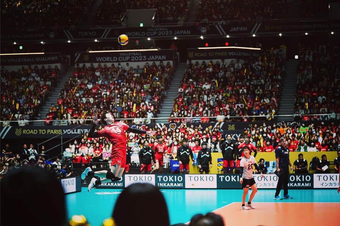 石川祐希さんのインスタグラム写真 - (石川祐希Instagram)「. .   オリンピック予選終了。 そして、今シーズンの代表活動終了。  今シーズンもたくさんのご支援、ご声援ありがとうございました。  VNL3位、アジア選手権優勝、パリオリンピック切符獲得。  とても充実した代表期間であり、とても楽しかったです。  まだまだ強くなってまた来年皆さんの前でもっと強い日本チームを見せたいと思います。  来シーズンの日本代表もお楽しみに☺️  最高でした✌️」10月10日 19時58分 - yuki_ishikawa_official