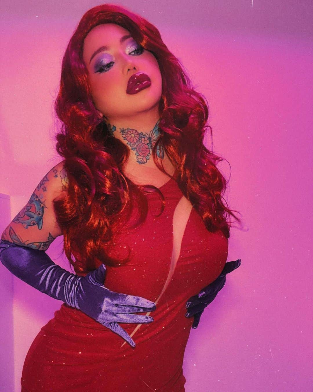 のインスタグラム：「I'm not bad. I'm just drown that way🐰💋💄」