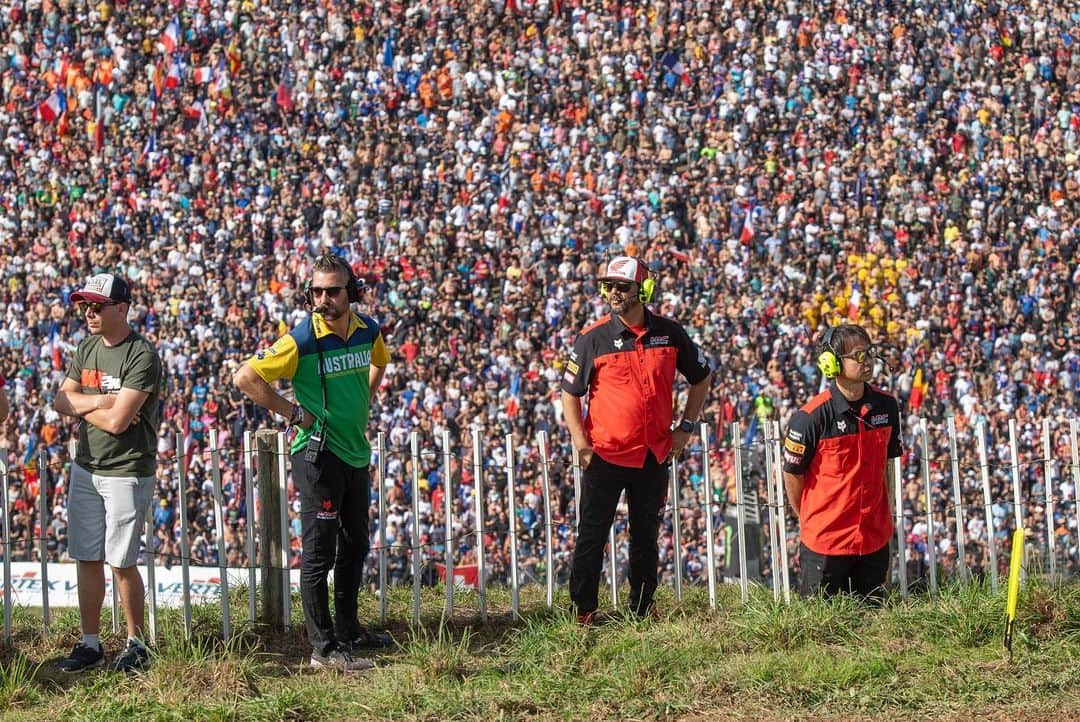 Honda Powersports USさんのインスタグラム写真 - (Honda Powersports USInstagram)「MXoN 2023. ☑️🌎 Congratulations to our very own @jettson18 and @hunterlawrence for making history once again— this time helping Team Australia to it’s best-ever MXoN finish with a 2nd overall. 🥈🇦🇺 #RideRed @hondaracingcorporation」10月11日 5時25分 - honda_powersports_us