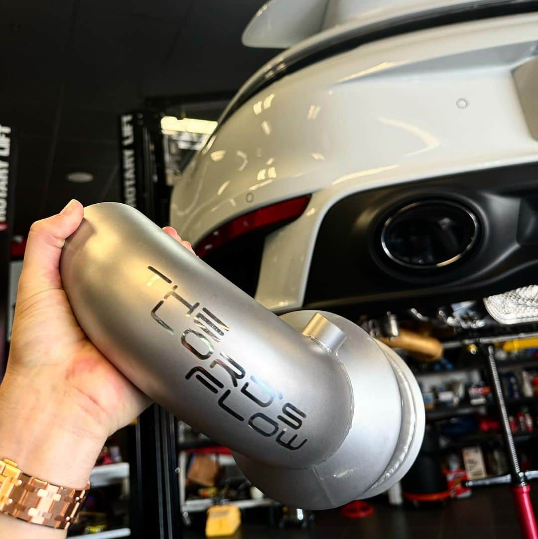 スコット・ディジックのインスタグラム：「The new exhaust on the Porsche turbo s had to be the lords flow, big thanks  @soulperformanceproducts」