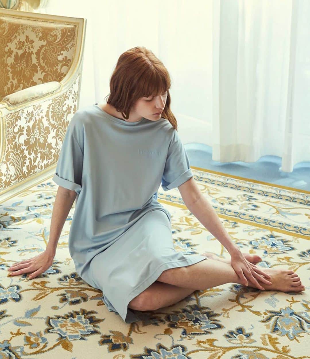 Official lemönplet Instagramのインスタグラム：「RELAXED CHIC Everyone has a favorite daily wear they feel comfortable with. Lemönplet presents daily dresses that have the perfect balance between comfort and sophistication. With a soft, silky texture and relaxed silhouettes, these dresses can be stylishly worn both indoors and outdoors. Also, if you match them with various accessories, these comfy pieces will create a look that is effortless and chic. Our daily dresses come in two styles, with or without a hood. They also have unique details like no other. Mix and match them up depending on your daily mood. Be free, be chic.  #LemonpletParis #Lemonplet #Paris #lemonplet_women #lemonplet_parisiennecollection」