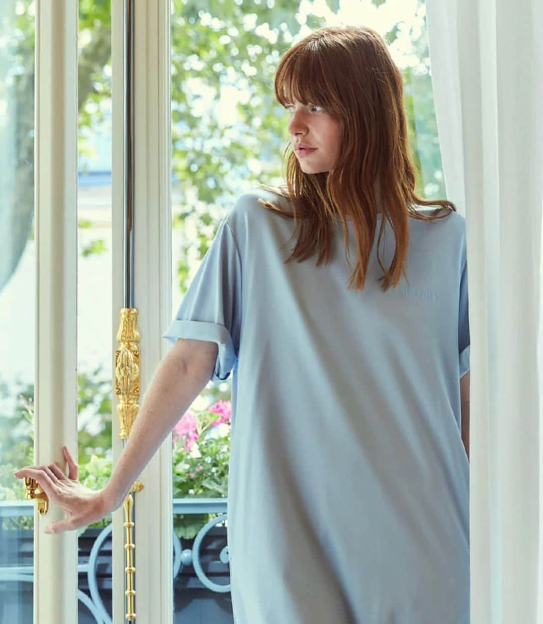 Official lemönplet Instagramのインスタグラム：「RELAXED CHIC Everyone has a favorite daily wear they feel comfortable with. Lemönplet presents daily dresses that have the perfect balance between comfort and sophistication. With a soft, silky texture and relaxed silhouettes, these dresses can be stylishly worn both indoors and outdoors. Also, if you match them with various accessories, these comfy pieces will create a look that is effortless and chic. Our daily dresses come in two styles, with or without a hood. They also have unique details like no other. Mix and match them up depending on your daily mood. Be free, be chic.  #LemonpletParis #Lemonplet #Paris #lemonplet_women #lemonplet_parisiennecollection」