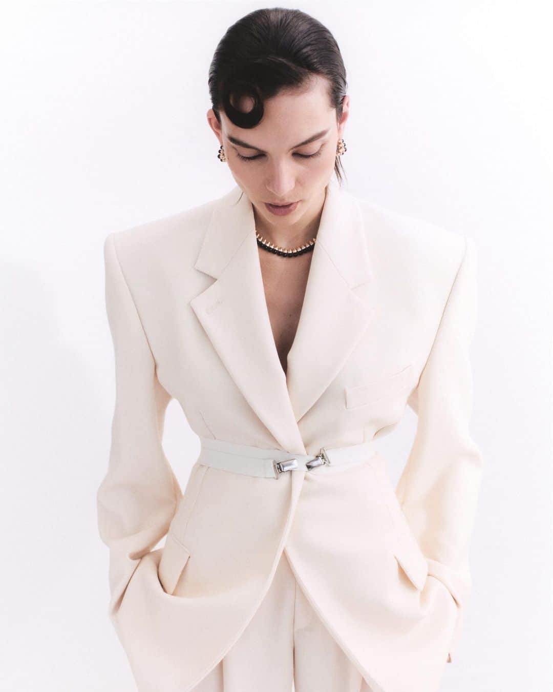 IMG Modelsのインスタグラム：「Multi-Hyphenate. 💫 A true homegrown #IMGmodels success story: Indigenous #Australian model, sustainability beacon, music fest founder, and now movie star on-the-rise - #CharleeFraser is profiled in the new @bazaaraustralia. 📷 @mixedbizness 👗 @teannevickers」