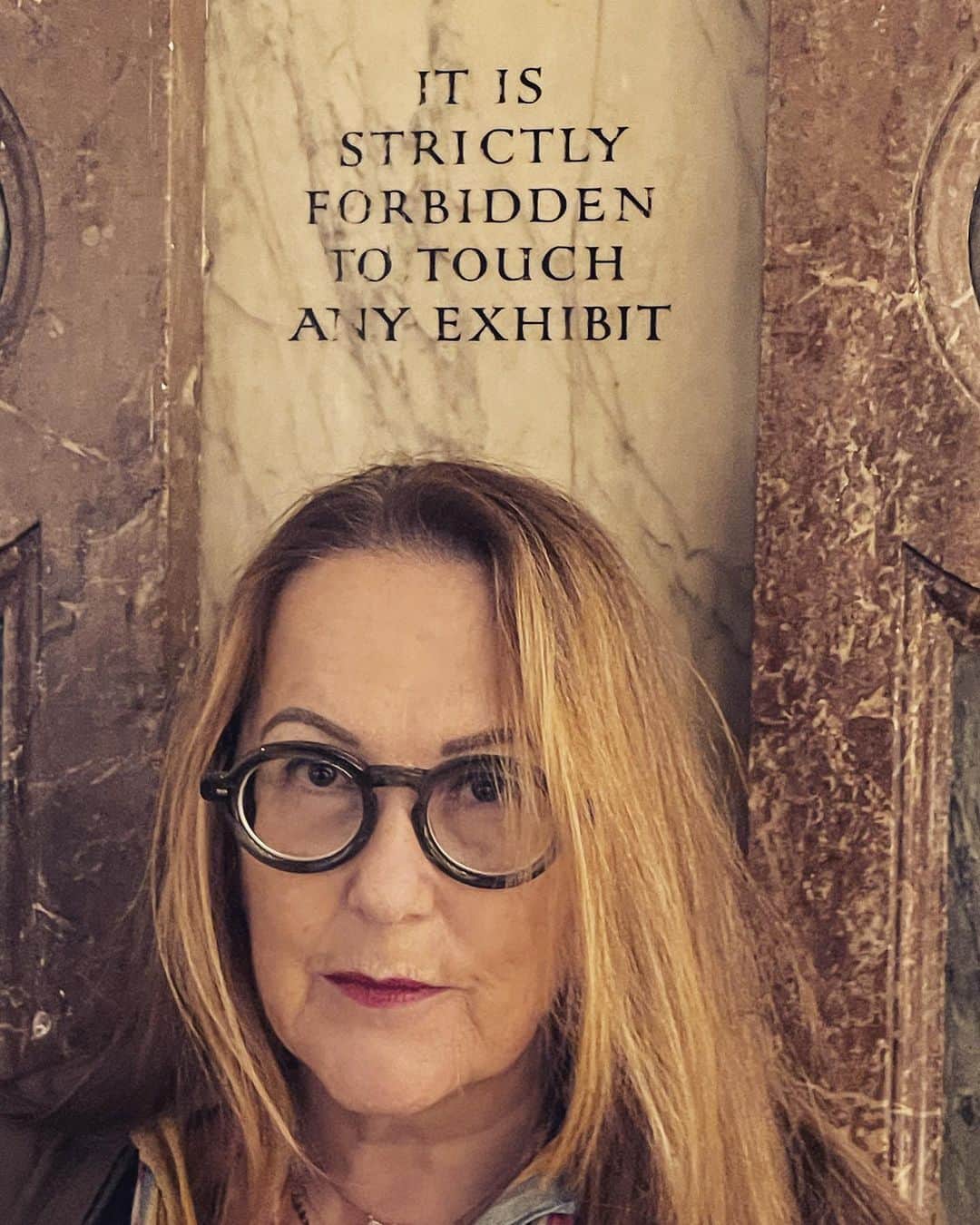 キャサリン ミッシェルのインスタグラム：「A London Tuesday @royalacademyarts for the new @abramovicinstitute exhibit, as always mind blowing. A visit @maharishi and more meandering. #inspiredinLondon #neededabreak #jollygoodtime #seearteveryday #marinaabramovic #royalacademyofarts #Maharishi」