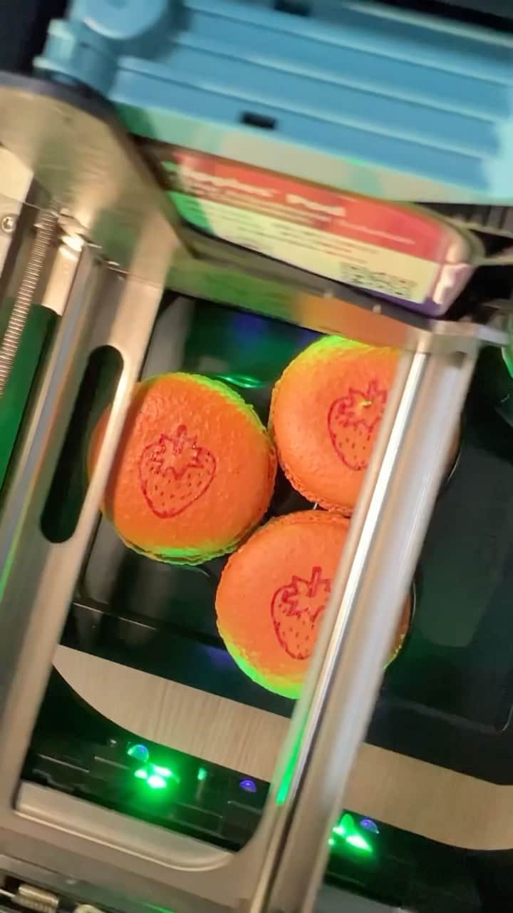 DOMINIQUE ANSEL BAKERYのインスタグラム：「Having fun printing all of The Very Hungry Caterpillar’s favorite foods onto macarons, from the apple 🍎 he eats on Monday to strawberries 🍓on Thursday, a slice of chocolate cake 🍰and cheese 🧀on Saturday, and many other delicious foods in between. (The vegetable ink is made from all-natural beets!) We’ll have a limited supply of these very special 9pc macaron sets here at the Bakery in Soho this weekend only, FRIDAY-SUNDAY while supplies last daily. See you here this weekend on Spring Street with your little ones. 😊🐛🦋 @worldericcarle @drinkripples」