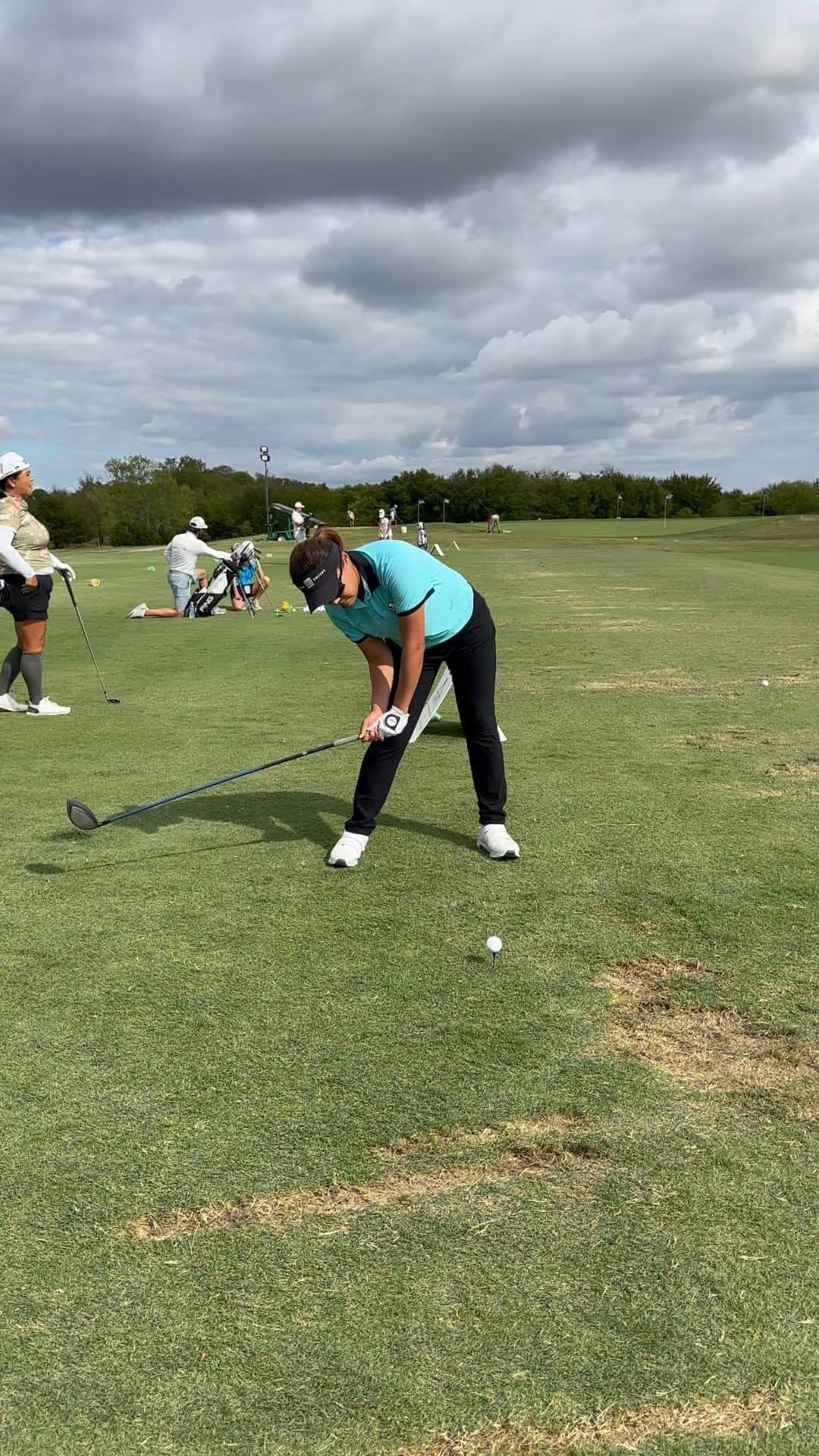 イリー・リーのインスタグラム：「This is how I feel when I swing. All the golfers will know how I feel lol  So hard to make changes. 😭」