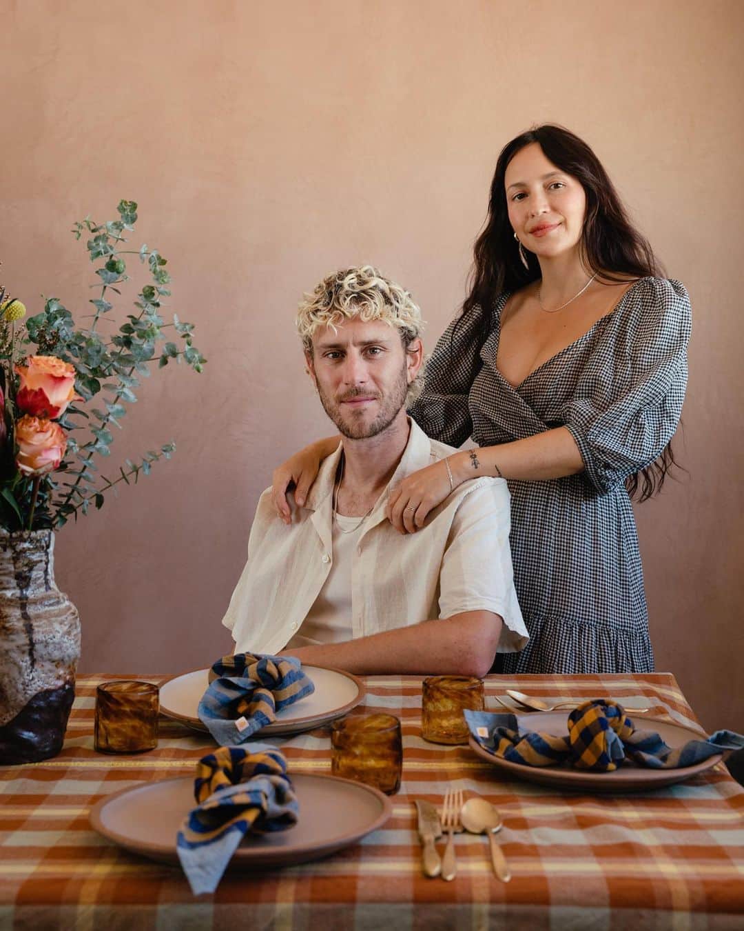 ローレン·ランドルフのインスタグラム：「@lolopaezburt & @xavierburt have built and curated a beautiful home for themselves in the high desert. I loved seeing the @all_roads_studio table textiles and @citlali_tamales come to life in their inspiring and serene space @lolos_casita.」