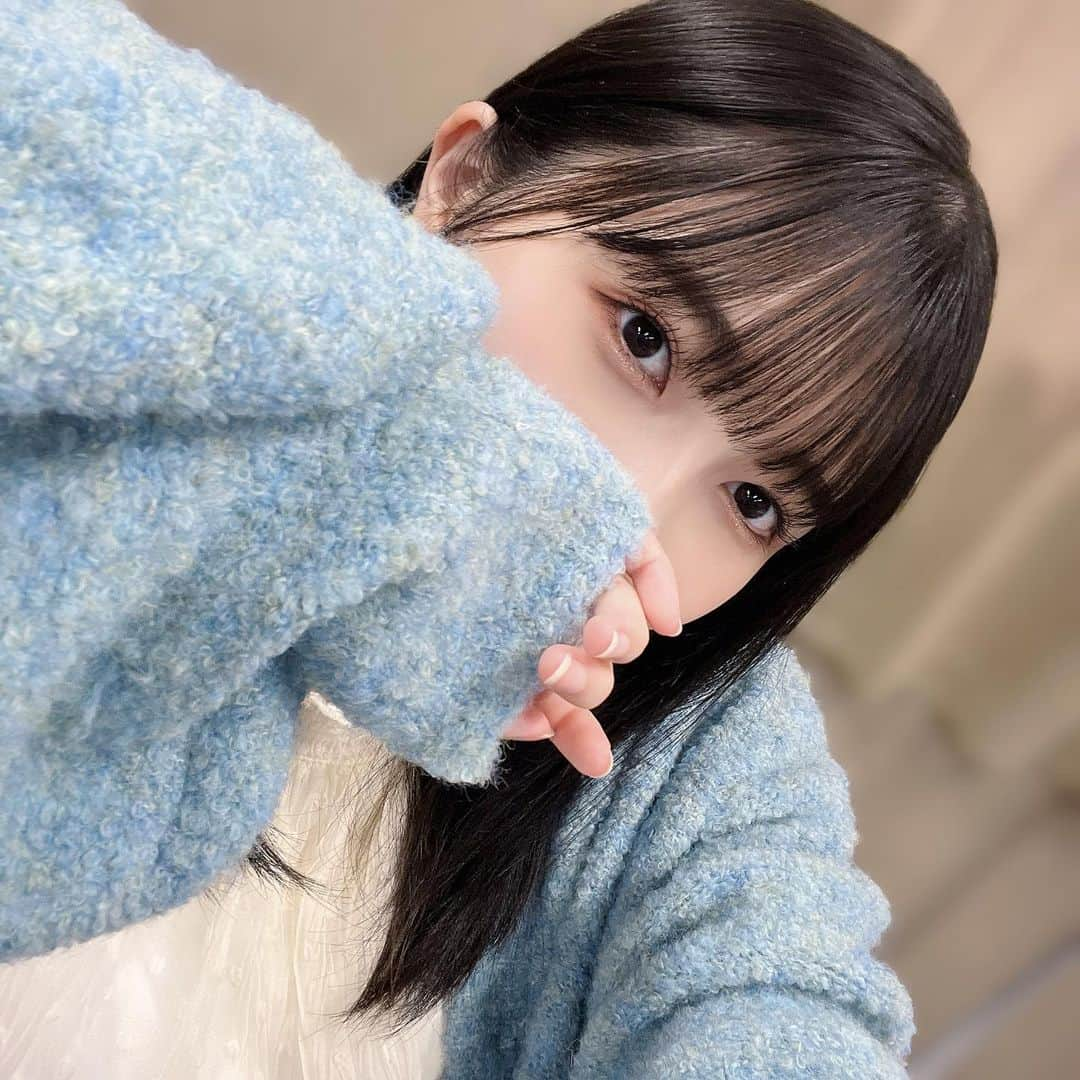 西田汐里さんのインスタグラム写真 - (西田汐里Instagram)「🧶  バースデーイベントの衣装で水色似合うねって褒められてから水色選ぶようになりました😏  このカーディガンかわいすぎて 寒くてもハッピー！  #beyooooonds #西田汐里」10月10日 21時46分 - shiori_nishida.official