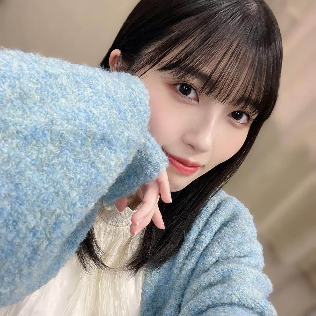 西田汐里さんのインスタグラム写真 - (西田汐里Instagram)「🧶  バースデーイベントの衣装で水色似合うねって褒められてから水色選ぶようになりました😏  このカーディガンかわいすぎて 寒くてもハッピー！  #beyooooonds #西田汐里」10月10日 21時46分 - shiori_nishida.official