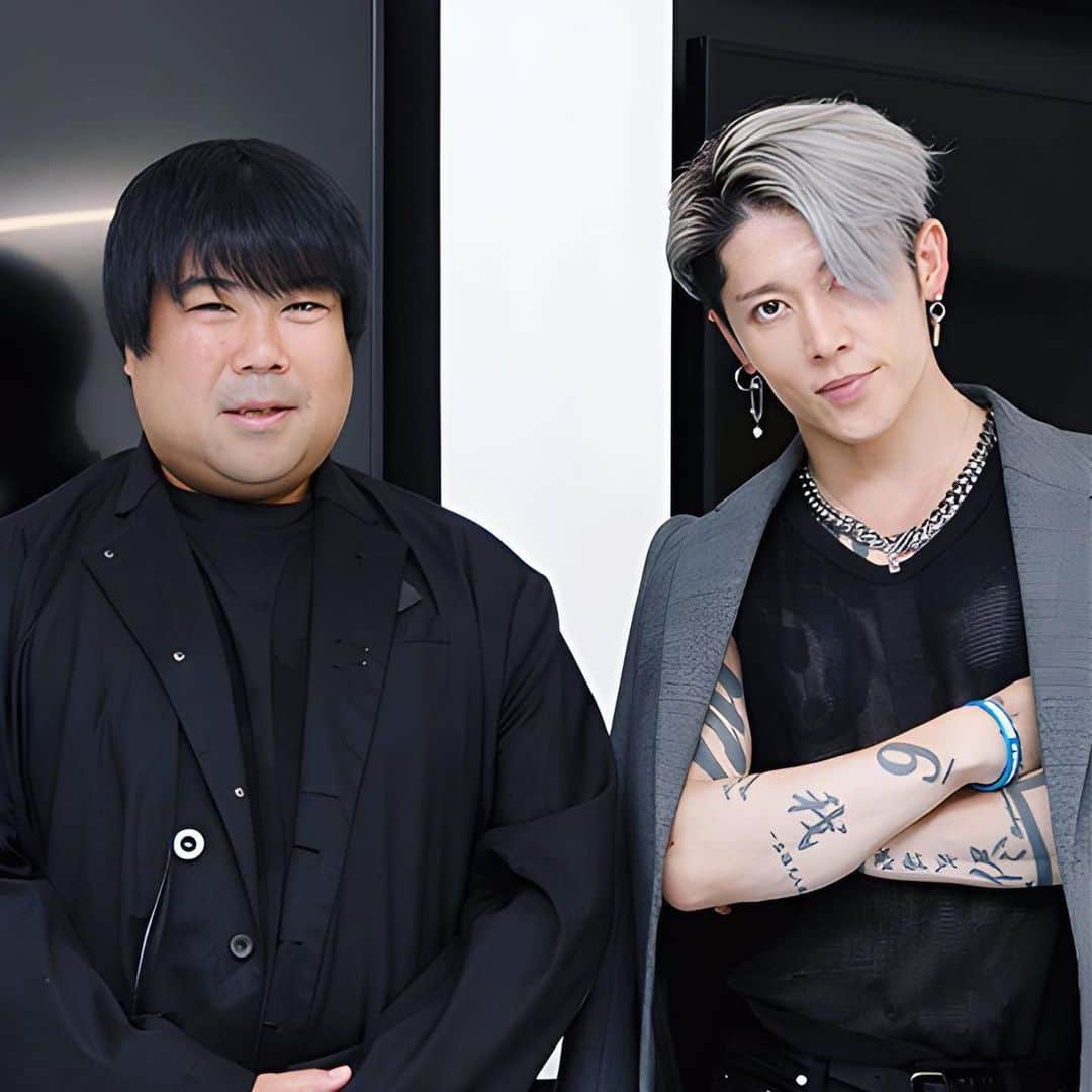 雅-MIYAVI-さんのインスタグラム写真 - (雅-MIYAVI-Instagram)「with @asobisystemarmy   中川くん、急なお誘いありがとうございました。笑  #まさかの公論  #Repost @miyavi.fanpage ・・・ 📓Repost @miyavi_staff ・・・ 月刊公論2023年10月号にて MIYAVIが掲載されています📕✨  アソビシステム株式会社代表取締役社長の中川悠介さんと対談させて頂きました🗣️  ボリューム満点の内容となっておりますのでぜひお買い求めください✅  http://kohron.jp/  #公論 #アソビシステム #中川悠介 さん #MIYAVI @asobisystemarmy  @miyavi_ishihara」10月10日 21時47分 - miyavi_ishihara