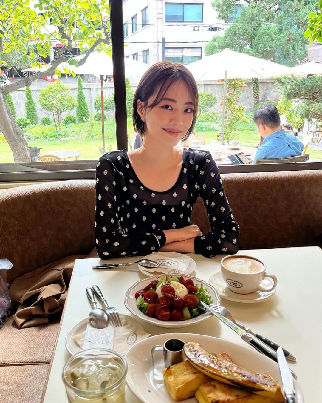藤野結衣さんのインスタグラム写真 - (藤野結衣Instagram)「韓国投稿していこ〜♡🇰🇷  親友のナイスチョイスなお店で brunch🌿🍴☕️  内装の雰囲気が可愛すぎるし、 中でもアンチョビパスタが絶品すぎたの🍝♡  にんにくたっぷり。。笑♡  フレンチトーストと交互に食べるのもたまらない。 ペロリ完食でした🤤 . . . . #韓国旅行 #韓国グルメ #韓国旅行 #ソウルカフェ  #東大門 #韓国カフェ #korea #koreanfood #콘드에뻬뻬」10月10日 21時50分 - yui_fujino