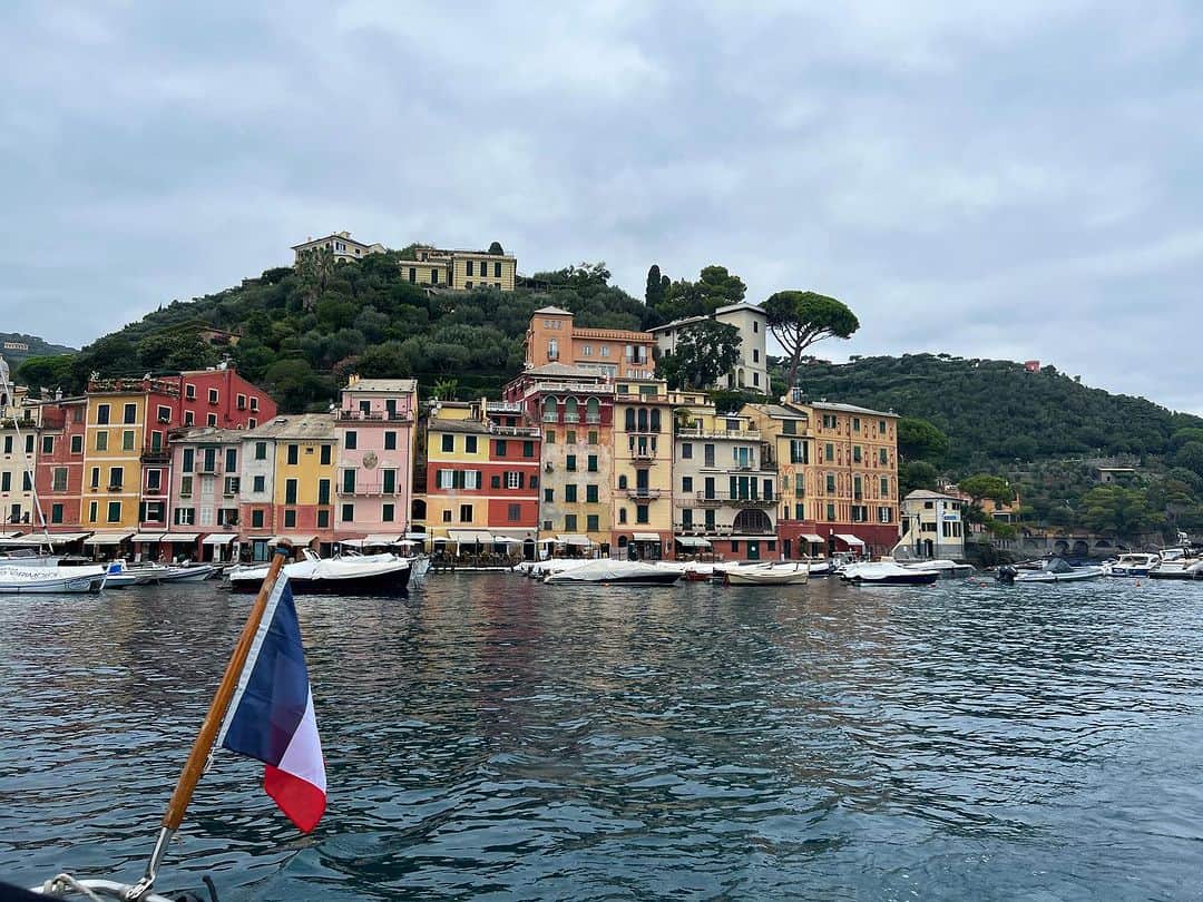 ポーイ・タリーチャダー ペッチャラットのインスタグラム：「On my second day in the enchanting town of Portofino, I find myself immersed in its warmth, surrounded by its charming streets and delightful culinary offerings. The people here exude kindness, making this experience truly dreamlike. #clubmed2」