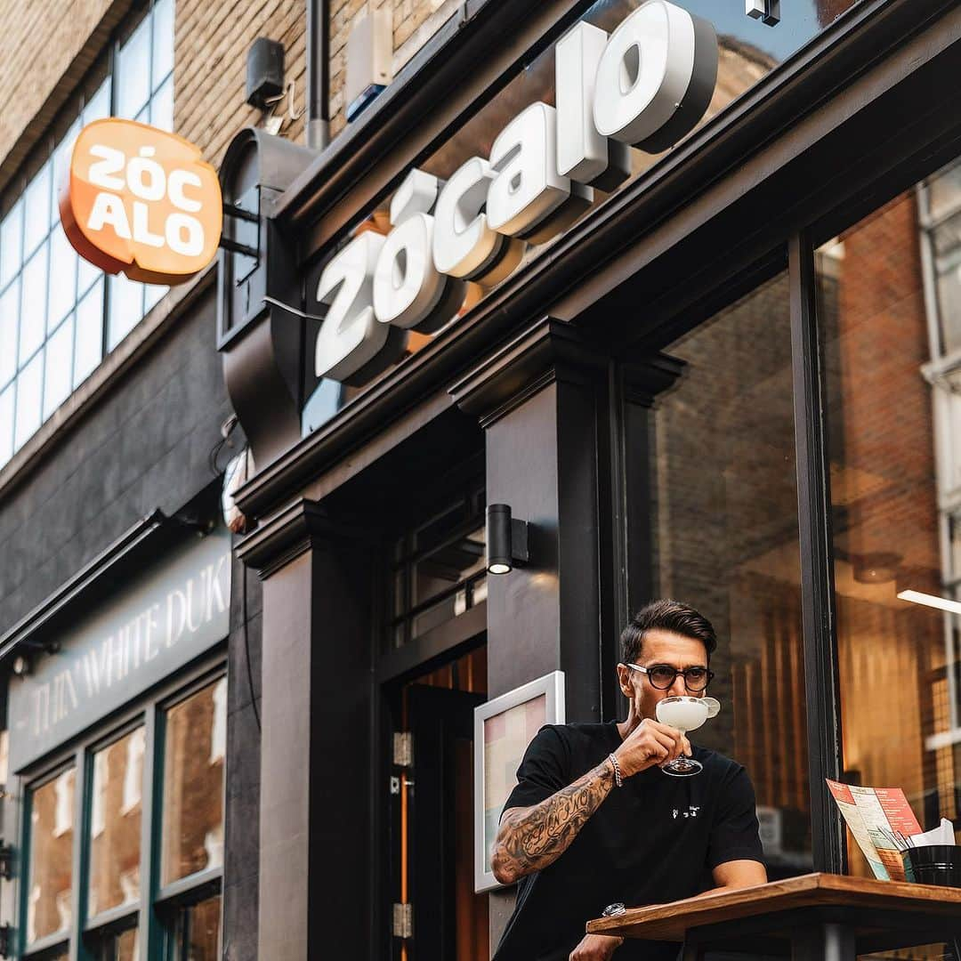 ジョゼ・フォンテのインスタグラム：「Why Not 🤷🏻‍♂️  #margarita #mexicanfood #soho   @zocalosoho  📸 @adam_csomor」