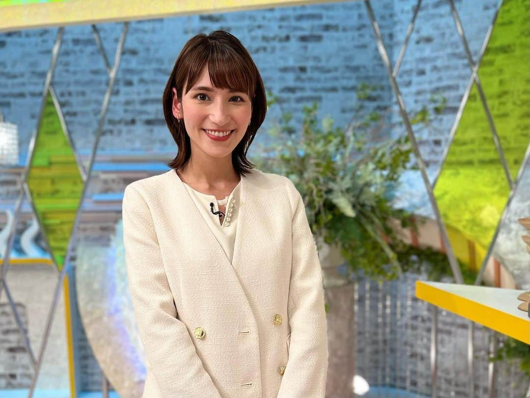 澤田愛美さんのインスタグラム写真 - (澤田愛美Instagram)「.  ハレのちあした きょうもご覧頂きありがとうございました🕊️  新米が店頭に並ぶ季節🍚 きょうは青森駅ビルラビナで開催されている 「めしともフェスタ」をご紹介しました！  全国各地のご飯のお供 およそ70種類がそろっているそうです。  番組内で、 栃木県の「ご飯にかけるギョーザ」と 愛知県の「岡崎ぎゅーっと肉味噌」を試食しました🥺 どちらもとてもおいしかった🥺✨  青天の霹靂、はれわたり、つがるロマンの 量り売りもしているとのこと！  皆さんもぜひ、新米とご飯のお供 お楽しみください🍚✨  .   #新米 #お米 #ご飯のお供 #青天の霹靂 #はれわたり #つがるロマン #青森朝日放送 #ハレのちあした #ニュース #アナウンサー」10月10日 21時57分 - amy____oxox