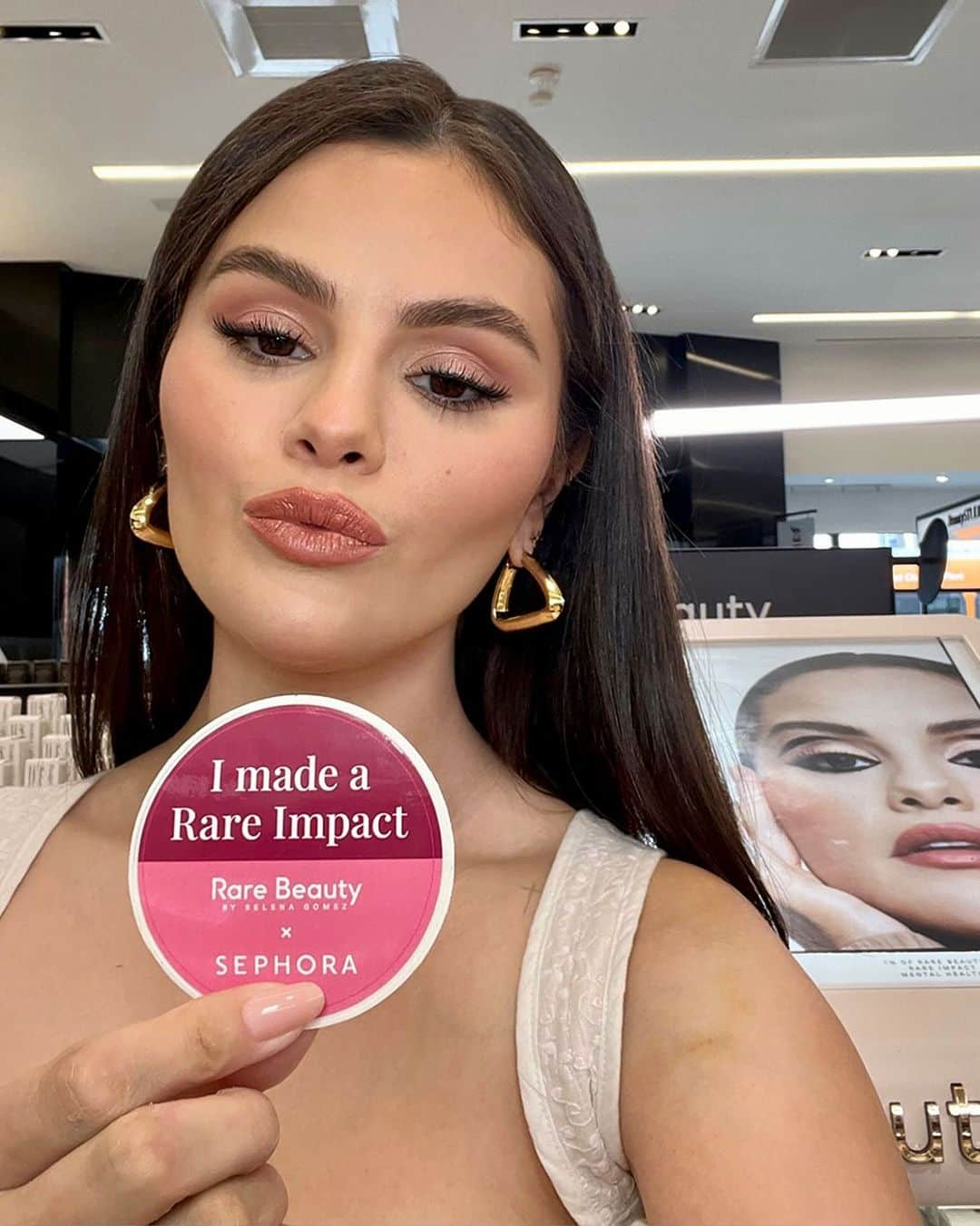 セレーナ・ゴメスさんのインスタグラム写真 - (セレーナ・ゴメスInstagram)「Today is World Mental Health Day (!!!) starting right now @sephora is donating 100% of @rarebeauty sales to the Rare Impact Fund for 24 hours only. ​  #MakeARareImpact today by shopping Rare Beauty only at Sephora. It would mean the world to me to have you join us in expanding access to mental health resources and support for young people around the world.」10月10日 22時00分 - selenagomez