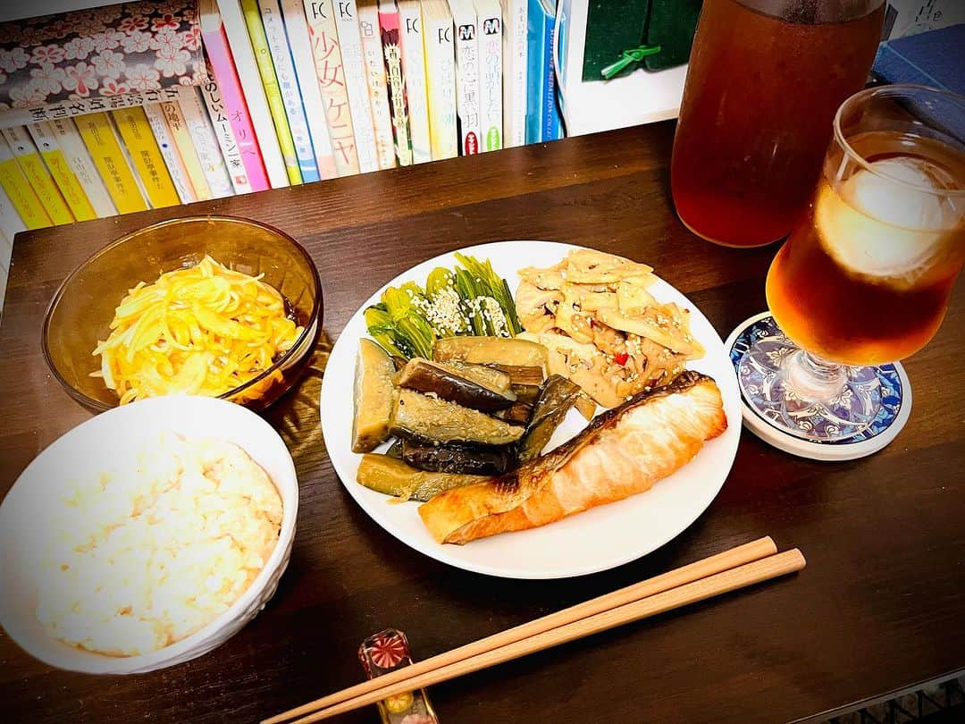 白珠イチゴさんのインスタグラム写真 - (白珠イチゴInstagram)「#ご飯 #夕ご飯 #夕ご飯記録 #晩御飯 #晩御飯の記録 #ナス #ひとり暮らし #ひとりごはん #1人暮らし #一人暮らし #一人暮らし女子 #ローズヒップティー #ローズヒップ #ほうれん草 #ほうれん草のおひたし #玄米 #玄米菜食 #玄米ダイエット」10月10日 22時09分 - shiratamaichigo