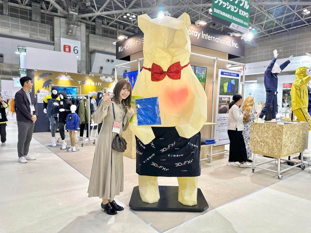 TONEAYUさんのインスタグラム写真 - (TONEAYUInstagram)「日本最大のファッション展、FaW TOKYO（ファッションワールド東京）【秋】に参加してきました🤭🍁 ⁡ 世界中のファッションアイテムの企業が出展していて、毎回見ているだけでもとても楽しいです😆🤍 ⁡ 今回は、前回見れなかったメガネ展から回っていったら、こんなにメガネは奥深くて、たくさんのデザインが見れて楽しかったです🤓😎 ⁡ @lafontparis  ブースもすごく可愛くておしゃれで メガネやサングラスもめちゃくちゃ可愛かったです🤍  @saraghinaeyewear.japan  made in 🇮🇹 お魚がメガネかけてるイラストが可愛すぎて、ブースに行ったら、サングラスも可愛すぎた😂🤍🐟 ⁡ 毎度思うけど、セレクトショップやりたくなっちゃう🤭🏬 ⁡ @fashionworld_dg  #PR #fawtokyo #FaWTOKYO_spirit #デジタルファッション #サステナブルファッション #フェムケア #メタバース #サステナブルコーデ #サステナブル #ファッションワールド東京 #fashionworldtokyo」10月10日 22時03分 - toneayu