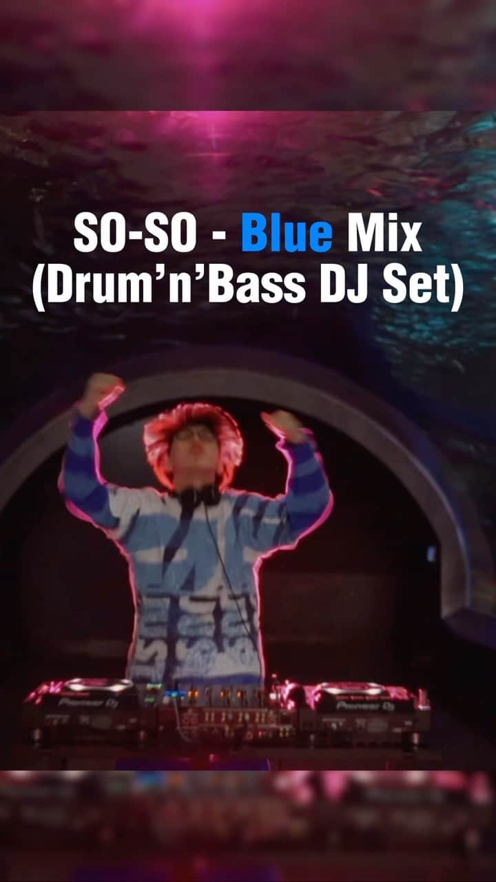 SO-SOのインスタグラム：「🐠OUT NOW🐠  SO-SO - Blue Mix (Drum’n’Bass DJ Set)  Full ver. is on YouTube! Check it out👍  【"Blue Mix"  Video Credit】 Director: Kazumi Watanabe Camera Operator: Kazumi Watanabe Lighting Director: Mikisuke Umeda Production: CAMARADE  Styling: Soichiro Kobayashi Fashion: A BATHING APE   Location: マクセル アクアパーク品川」