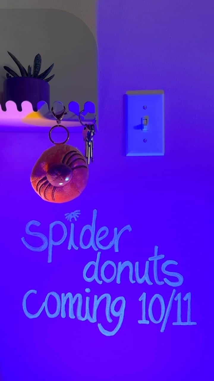 ダンキンドーナツのインスタグラム：「spider donut keychains available now, spider donut donuts available tomorrow」