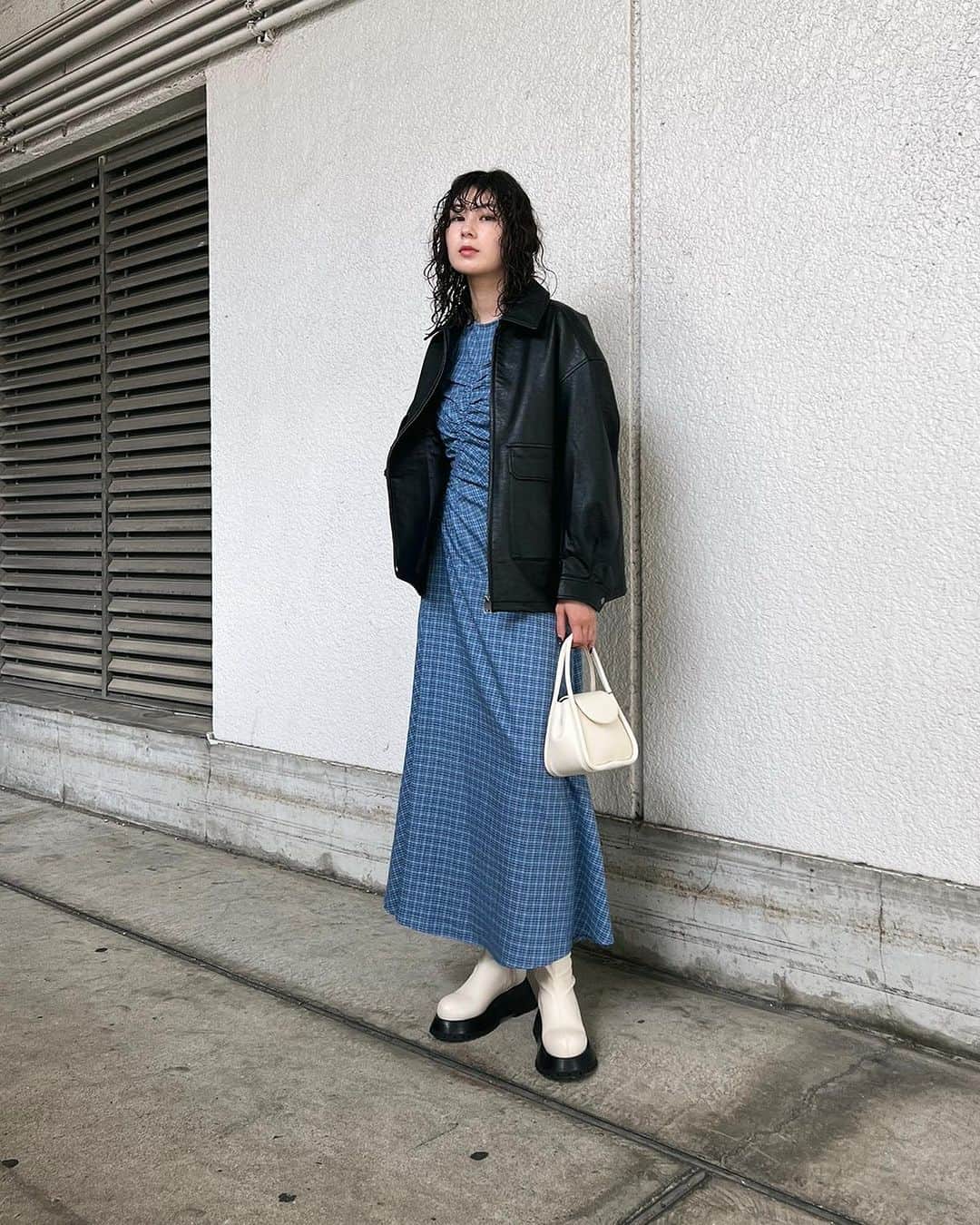 MOUSSY SNAPさんのインスタグラム写真 - (MOUSSY SNAPInstagram)「#MOUSSYSNAP @lis_a0824 173cm  ・FAUX LEATHER BIG JACKET(010GA630-6320) ・ASYMMETRIC GATHER LINE DRESS(010GA730-5770) ・SIDE STRAP MINI CHAIN BAG(010GAG51-6590) ・STRETCH CHUNKY BOOTS(010GAT52-5450) 全国のMOUSSY店舗／SHEL'TTER WEBSTORE／ZOZOTOWNにて発売中  #MOUSSY」10月10日 22時21分 - moussysnap