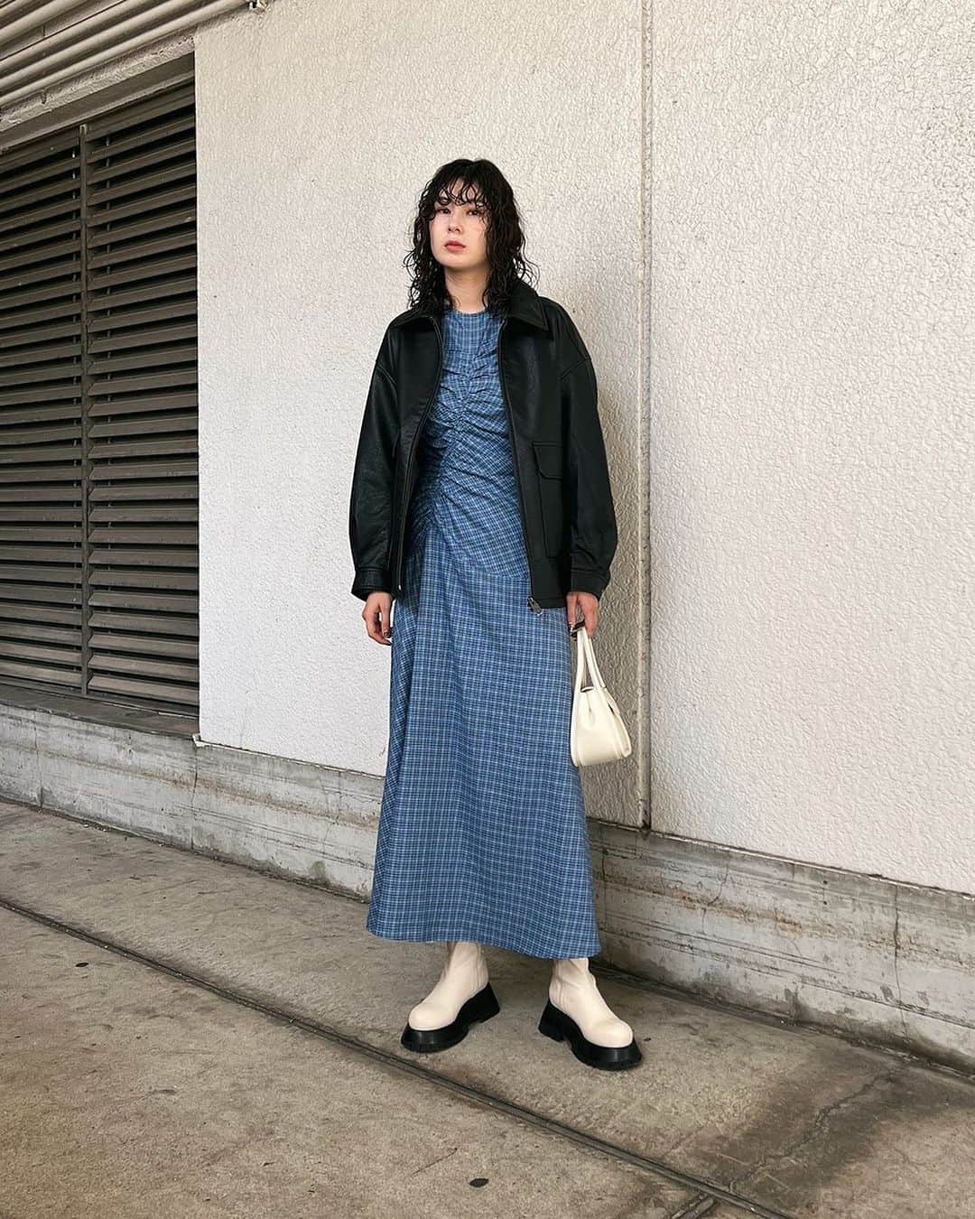 MOUSSY SNAPさんのインスタグラム写真 - (MOUSSY SNAPInstagram)「#MOUSSYSNAP @lis_a0824 173cm  ・FAUX LEATHER BIG JACKET(010GA630-6320) ・ASYMMETRIC GATHER LINE DRESS(010GA730-5770) ・SIDE STRAP MINI CHAIN BAG(010GAG51-6590) ・STRETCH CHUNKY BOOTS(010GAT52-5450) 全国のMOUSSY店舗／SHEL'TTER WEBSTORE／ZOZOTOWNにて発売中  #MOUSSY」10月10日 22時21分 - moussysnap