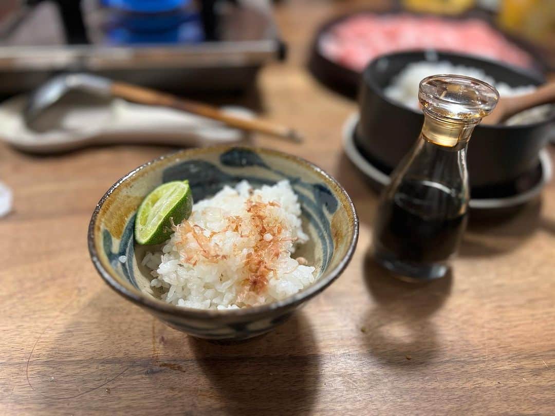 安田美沙子さんのインスタグラム写真 - (安田美沙子Instagram)「今夜は🍲  寒くなって来たから、ピェンロー鍋にしました。  久々に作ったけど、お腹に優しくておいしーい✨  味変しようと思ったけど、結果ごま油＆塩でいただきました！  先日いただいた、スダチで、スダチごはんが美味しいよーと聞いたので。。  スダチと、鰹節と、少しの醤油でおいしかったー🤍  #みさこクッキング #ピェンロー鍋 #スダチごはん」10月10日 22時36分 - yasuda_misako