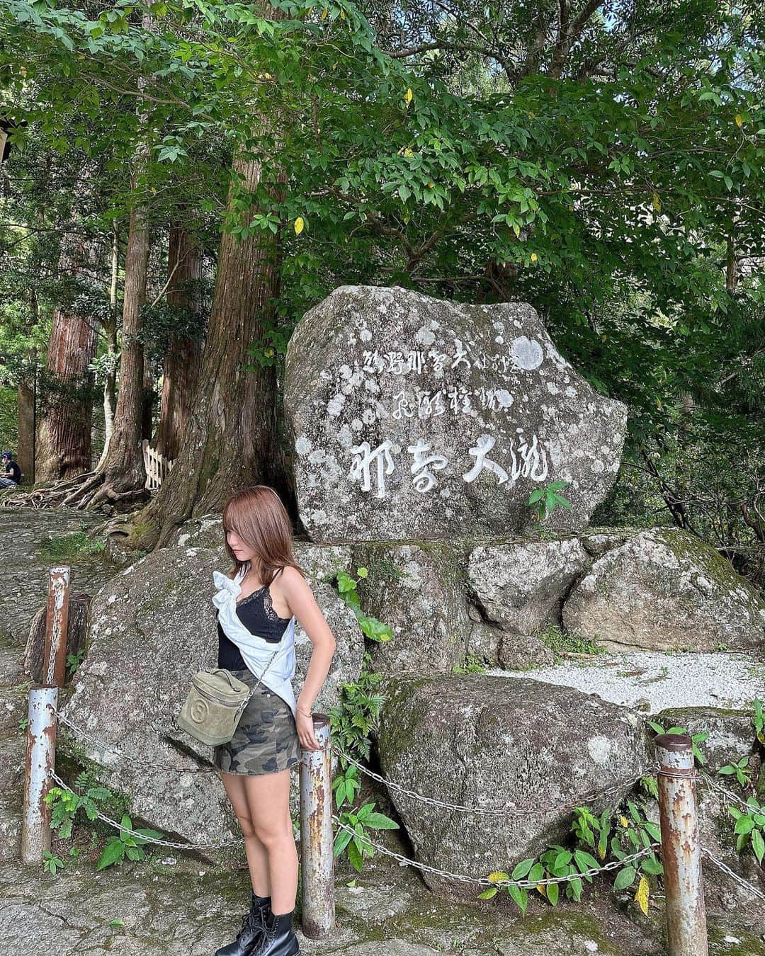 かのあい。のインスタグラム：「ちょっと前の旅行での1枚📸 自然に囲まれた場所大好きっ！ . #instadaily  #那智滝 #低身長コーデ」