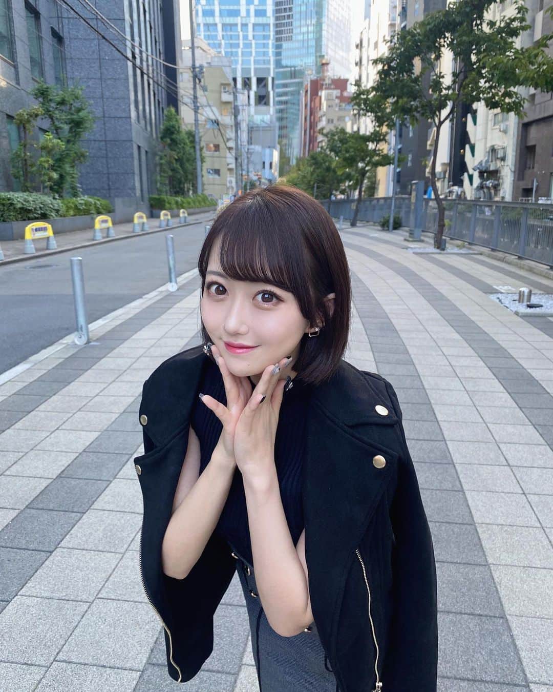 MI-MIのインスタグラム：「急に肌寒くなって毎日服装困っちゃう〜〜  @cherimi_official  スウェード素材のライダースって 珍しいし、可愛くてお気に入り🫶  #cherimi #シェリミー #ライダース #redyazel #chico #全身コーデ #ボブヘア」