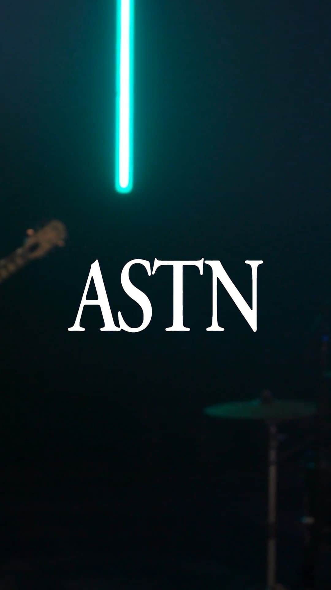 オールセインツのインスタグラム：「Making his Sessions at AllSaints debut, @astnmusic performs “Element”, a song about someone who lights up his world whenever they’re around. 🥹」