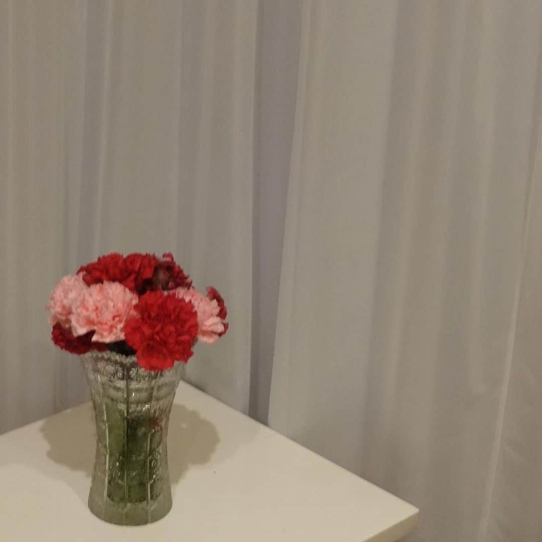 白河れいさんのインスタグラム写真 - (白河れいInstagram)「お仕事の現場でお花をいただきました。 こんなに嬉しいことはありません💐 ありがとうございました💐」10月10日 22時30分 - rayshirakawa
