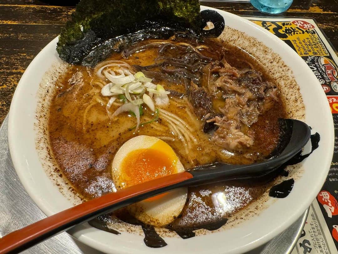宮内こずえさんのインスタグラム写真 - (宮内こずえInstagram)「馬刺しと熊本ラーメン堪能できました😊 熊本最高✨」10月10日 22時32分 - miyauchikozue