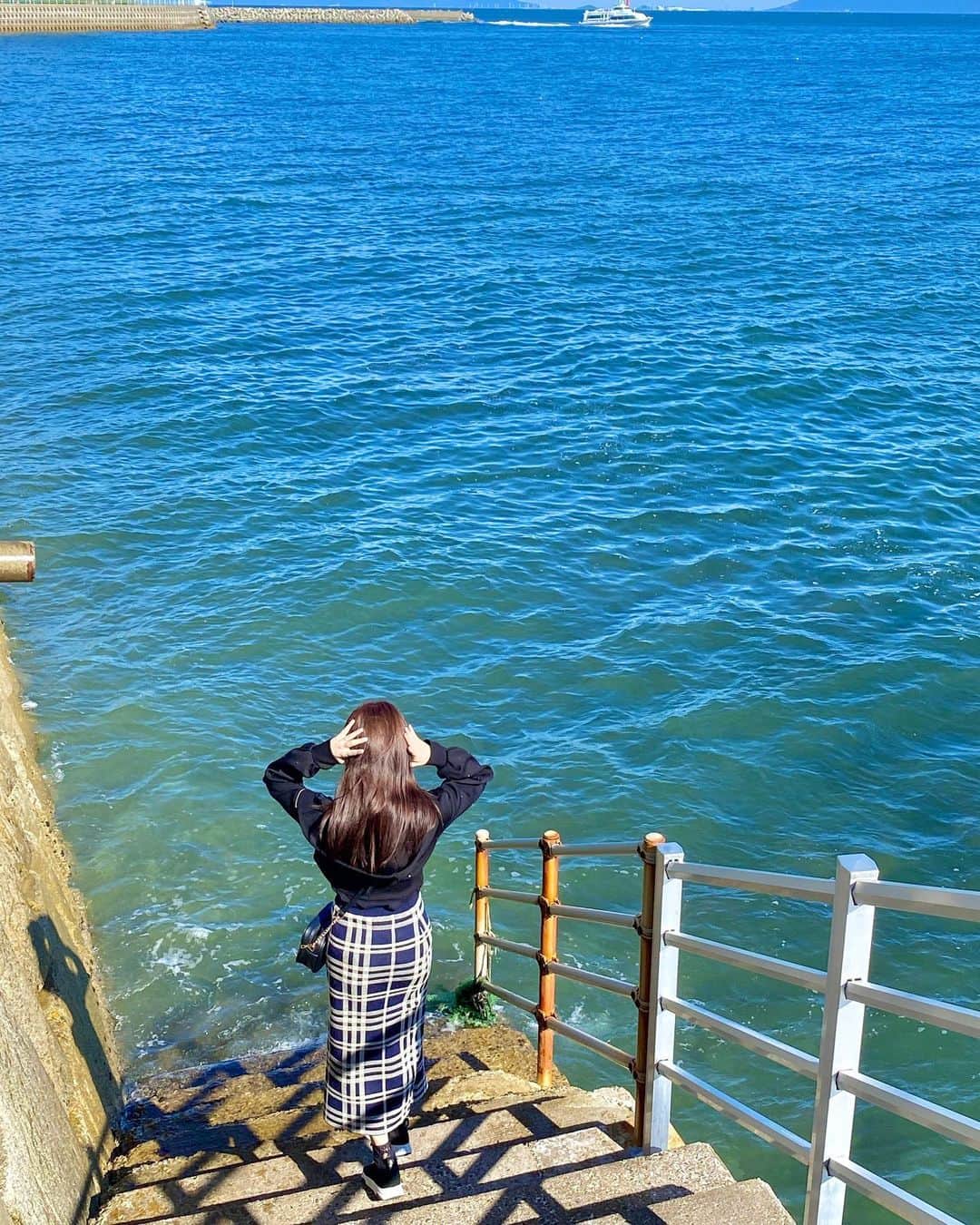 荒野姫楓さんのインスタグラム写真 - (荒野姫楓Instagram)「どーこだっ🐬  . #愛知#海#海水浴場#海のある生活#港#旅行#愛知観光#秋服#名古屋#bluesea」10月10日 22時44分 - _arnhmk_