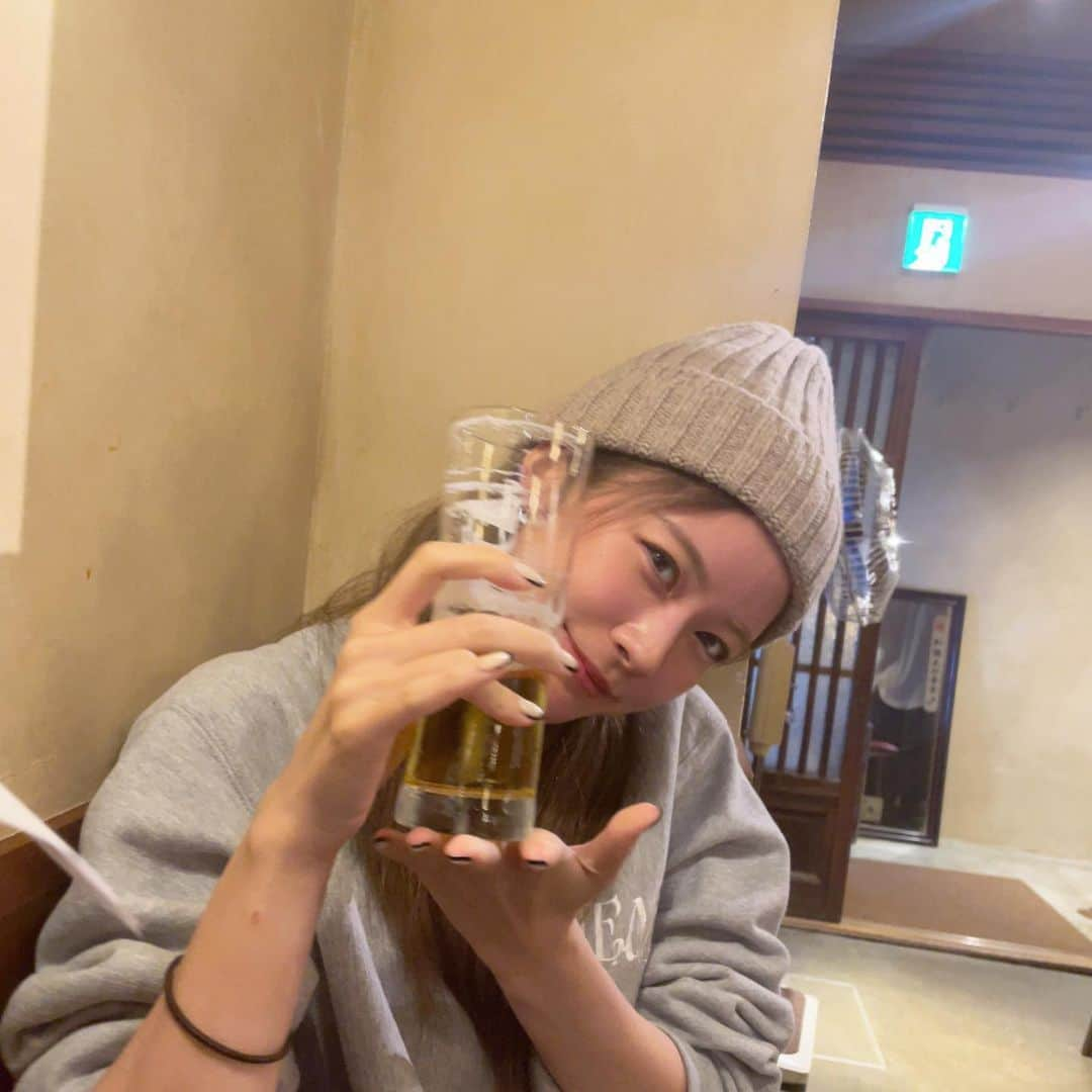 Yurikaのインスタグラム：「今日は飲んじゃお〜🍻🫠 #のんべえ」