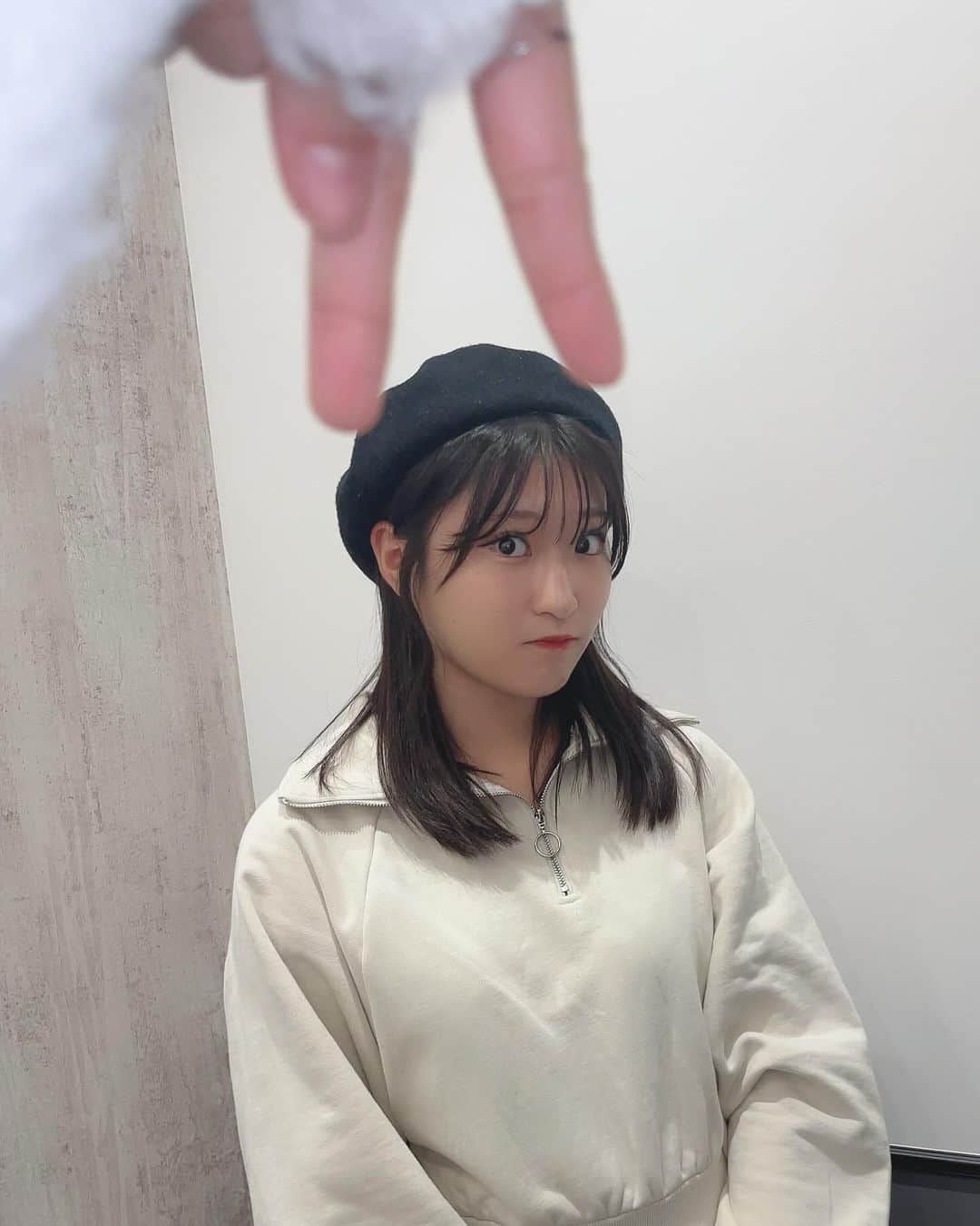 のインスタグラム：「今日は、ポカポカの天気でした🔆  はるかは、最近アサイーボウルにハマってます🤤 美味しい♡  そして今日は、めいなと戦場(仮)に出演させていただきました！！ 見てくださったみなさんありがとうございます🫣💕  久々だったけど楽しかったぁ🧚‍♀️  今週もあと半分くらい！ 一緒に頑張ろぉね💪🫶  #ベレー帽 #idol #fashion #fyp #japanesegirl #japan #chico #アイドル #18 #05 #女子大生 #アプガ #アップアップガールズ仮 #住田悠華」