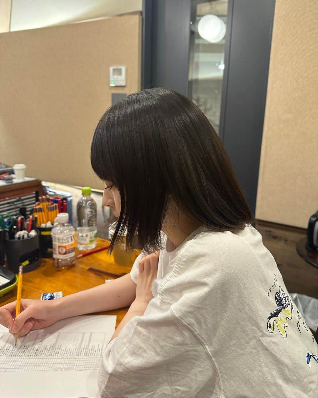 比嘉ゆめののインスタグラム：「これは『アイビー』のレコーディングで ディレクションしている比嘉D」