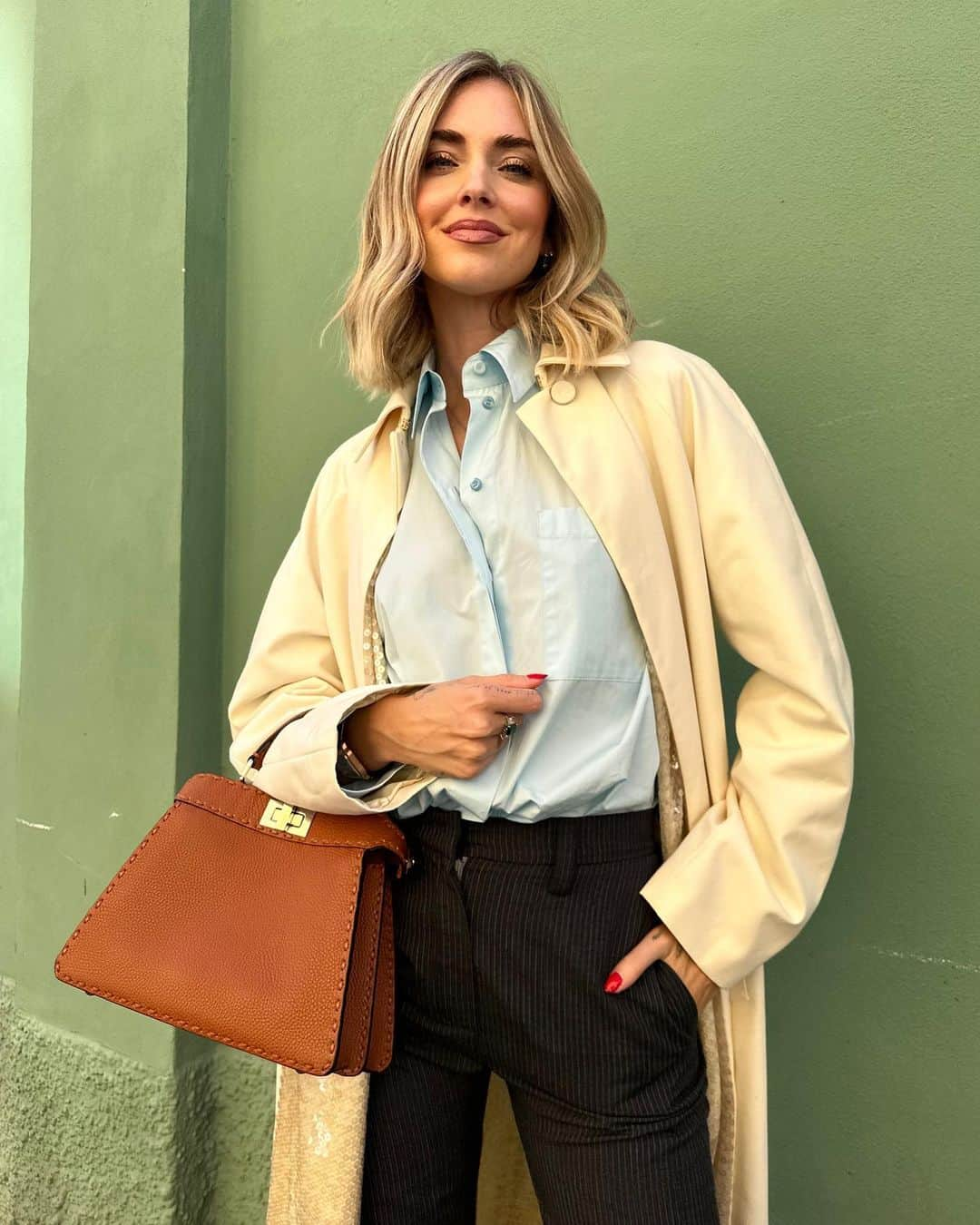 キアラ・フェラーニさんのインスタグラム写真 - (キアラ・フェラーニInstagram)「Back to the routine wearing a full @fendi look ✨ Including the iconic #FendiPeekaboo that’s been a staple bag for the maison for 15 years now and it’s such a timeless accessory 😍 #adv」10月10日 22時50分 - chiaraferragni