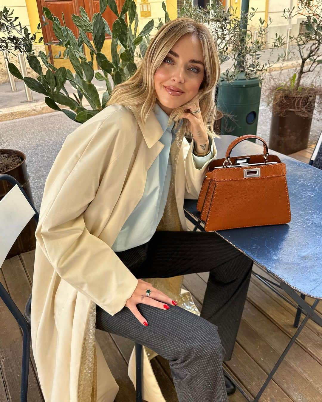 キアラ・フェラーニさんのインスタグラム写真 - (キアラ・フェラーニInstagram)「Back to the routine wearing a full @fendi look ✨ Including the iconic #FendiPeekaboo that’s been a staple bag for the maison for 15 years now and it’s such a timeless accessory 😍 #adv」10月10日 22時50分 - chiaraferragni