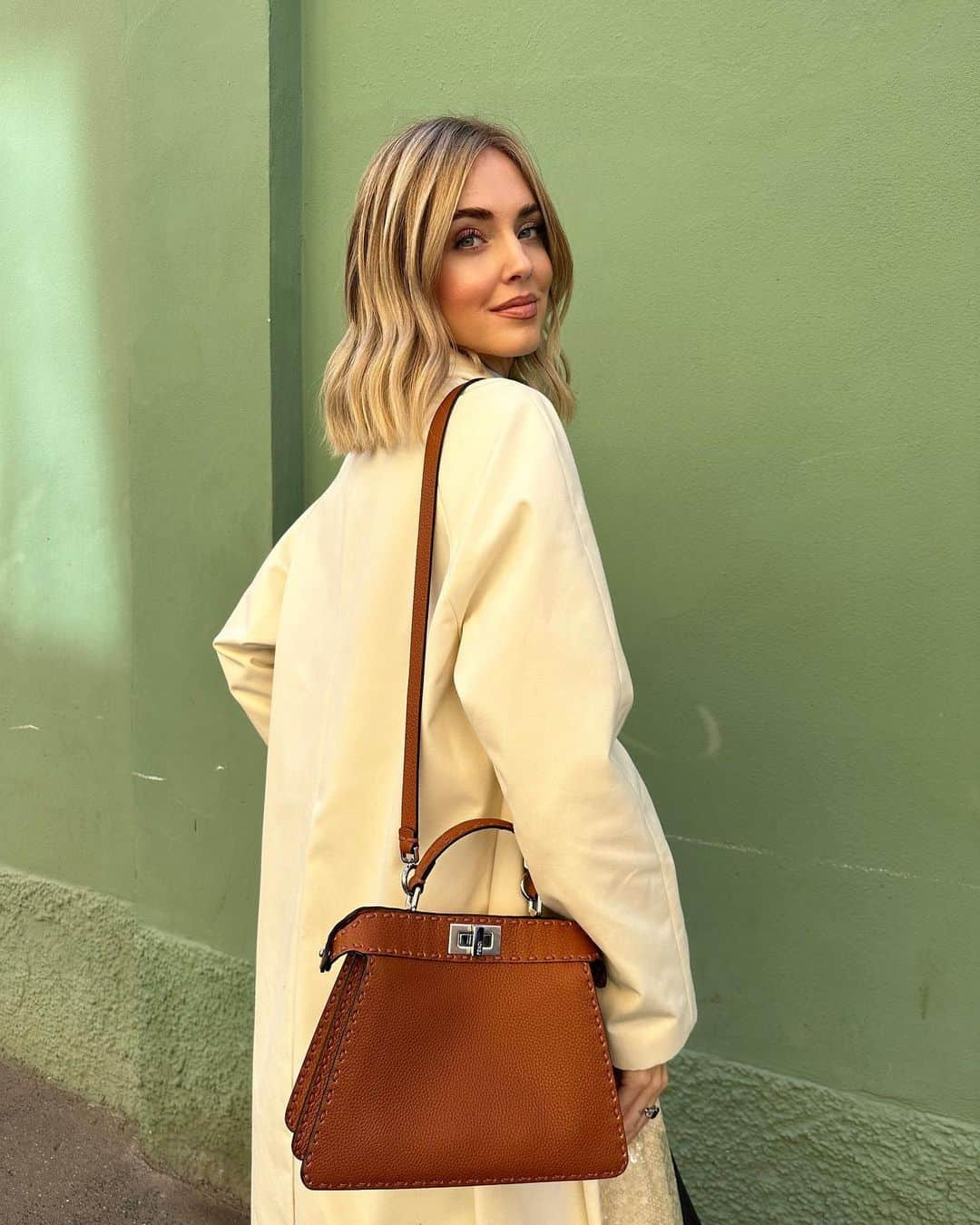 キアラ・フェラーニさんのインスタグラム写真 - (キアラ・フェラーニInstagram)「Back to the routine wearing a full @fendi look ✨ Including the iconic #FendiPeekaboo that’s been a staple bag for the maison for 15 years now and it’s such a timeless accessory 😍 #adv」10月10日 22時50分 - chiaraferragni