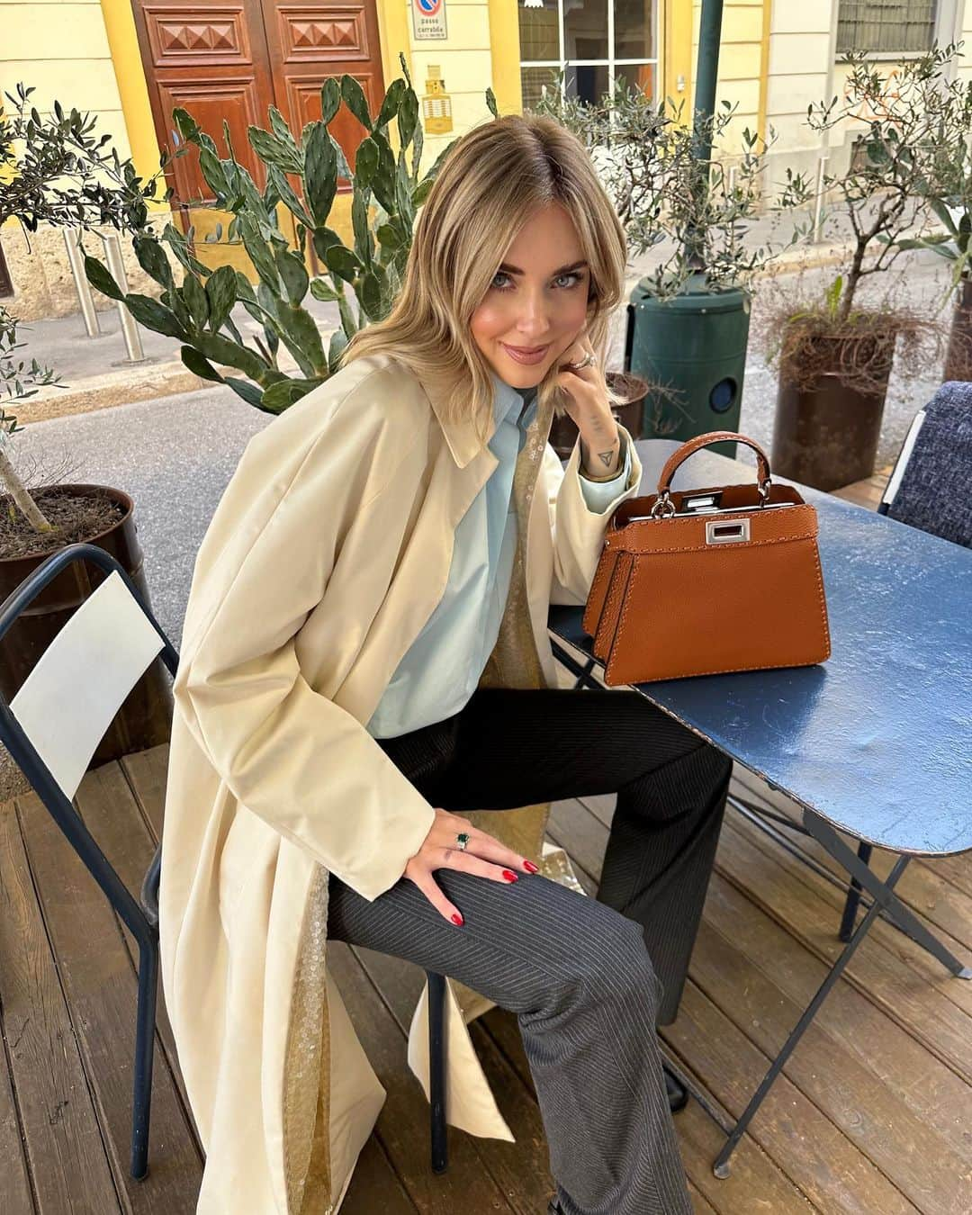 キアラ・フェラーニさんのインスタグラム写真 - (キアラ・フェラーニInstagram)「Back to the routine wearing a full @fendi look ✨ Including the iconic #FendiPeekaboo that’s been a staple bag for the maison for 15 years now and it’s such a timeless accessory 😍 #adv」10月10日 22時50分 - chiaraferragni